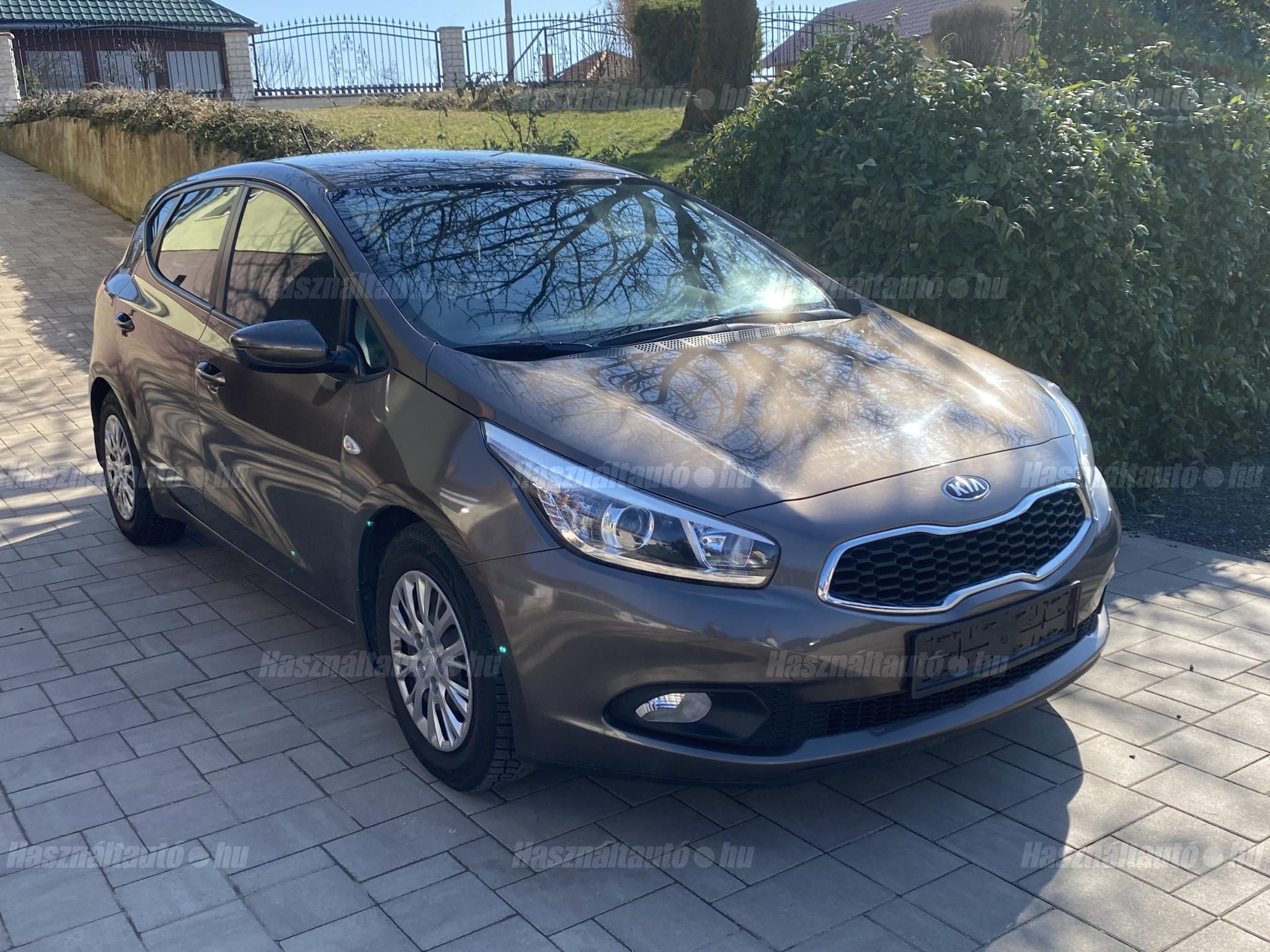 KIA CEE'D 2013/5 - 1