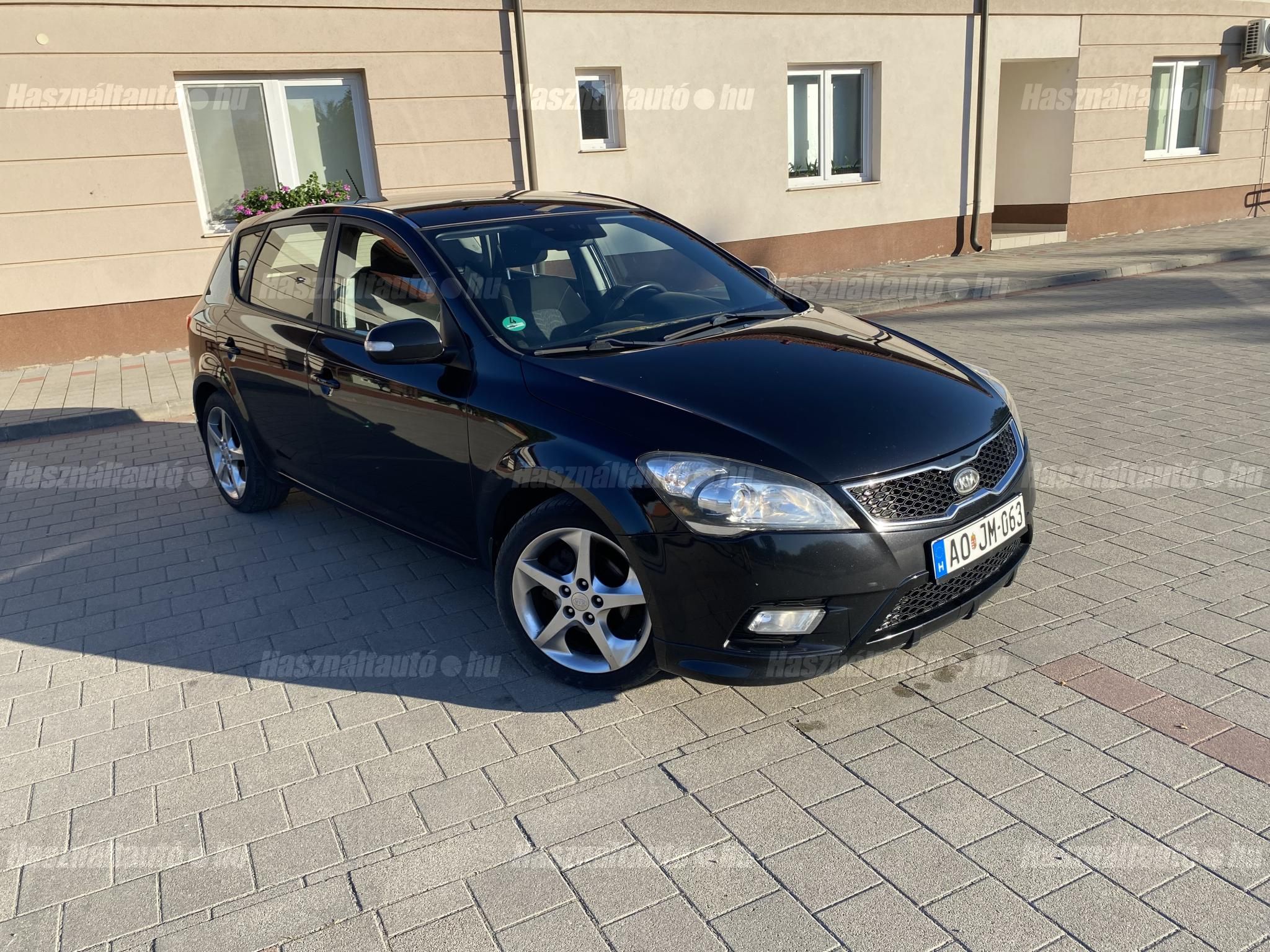 KIA CEE'D 2012/9 - 1