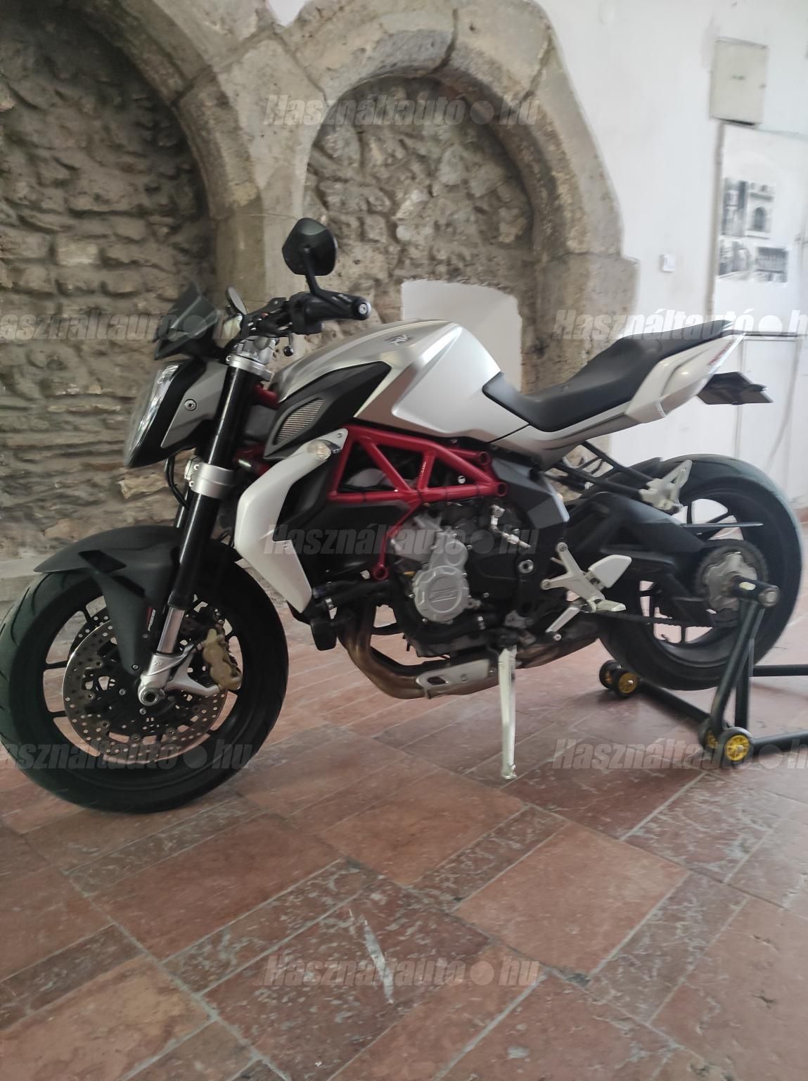 MV AGUSTA BRUTALE 800 2015/6 - 1