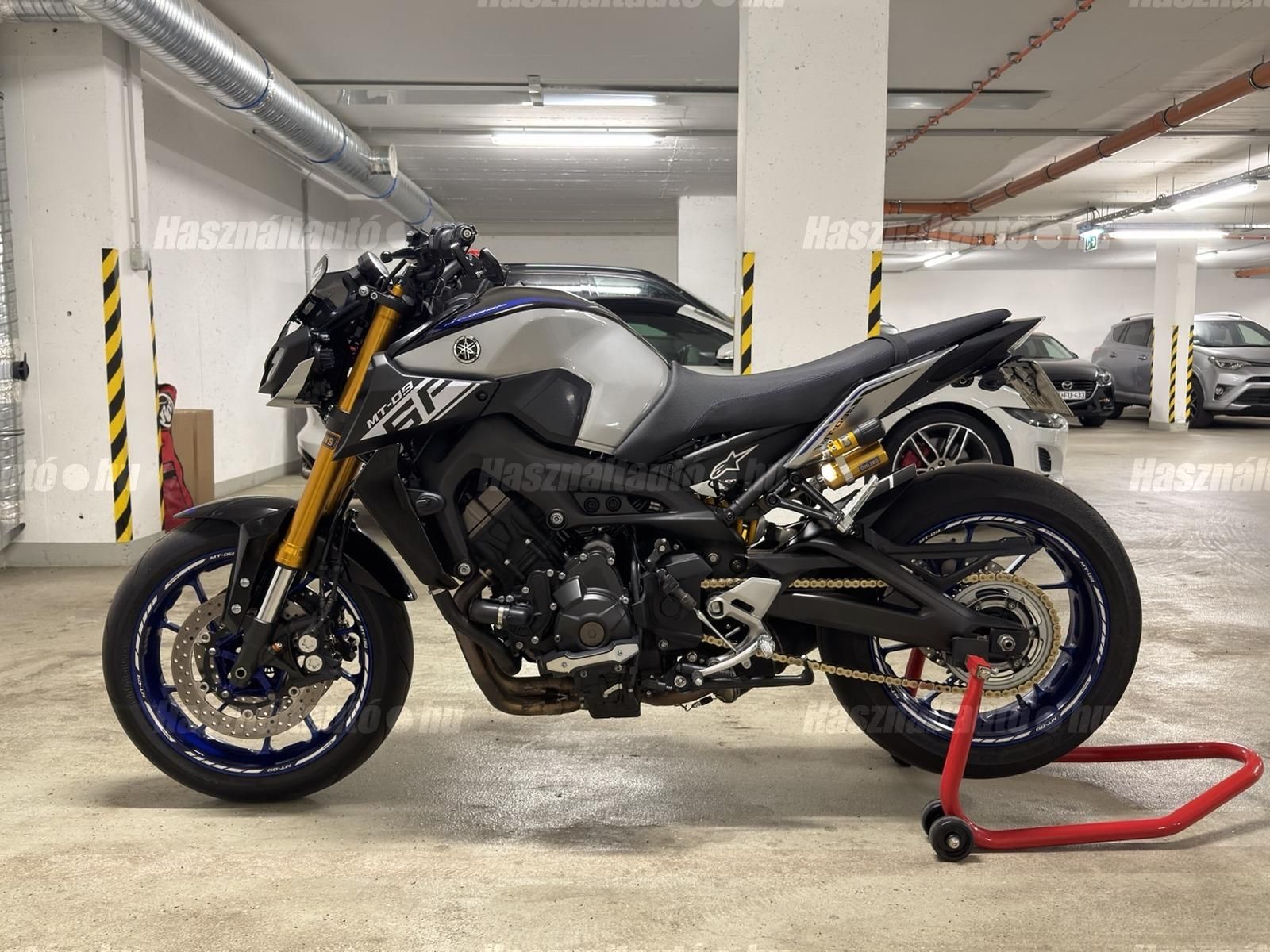 YAMAHA MT-09 2020/2 - 1