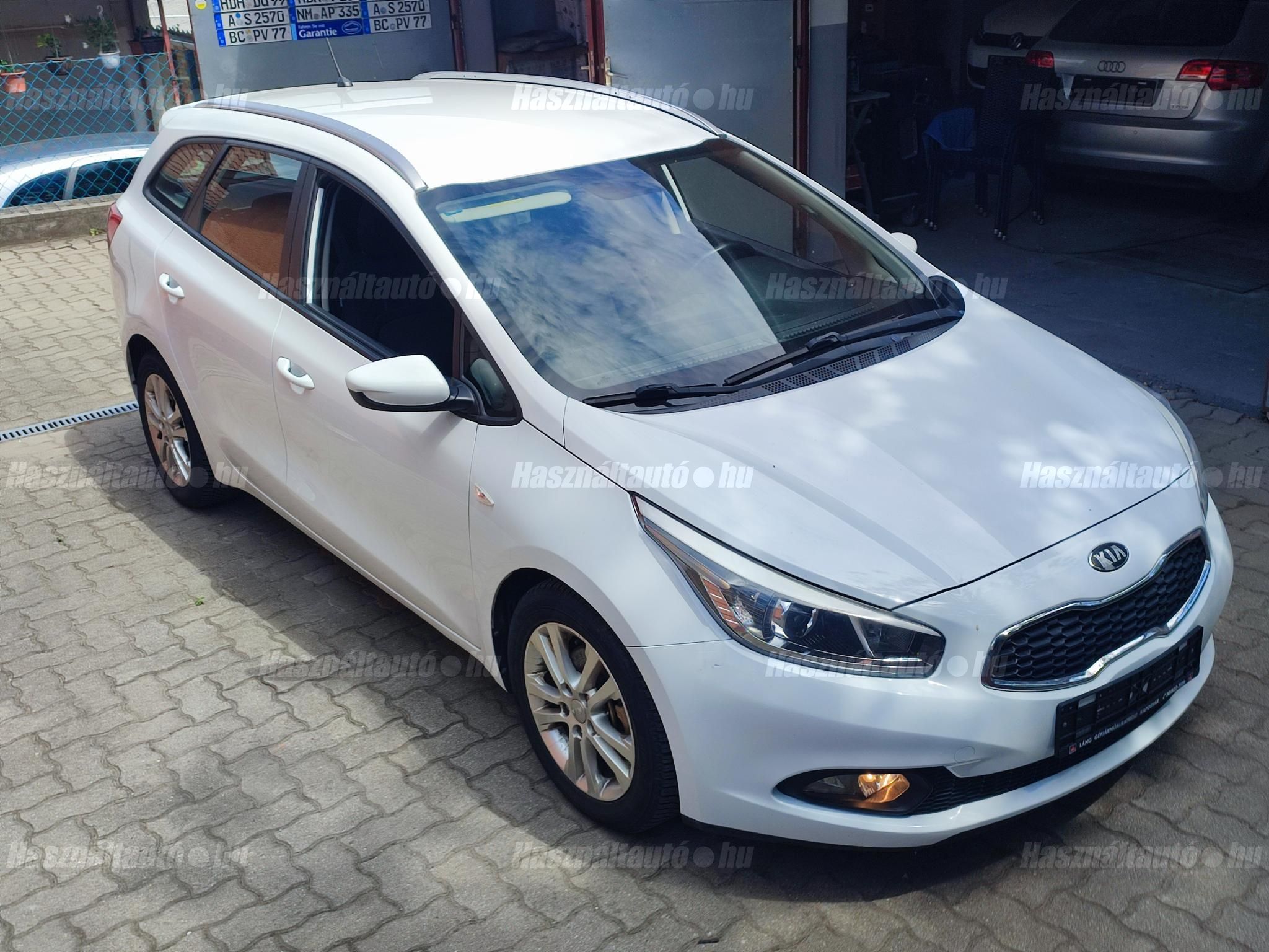 KIA CEE'D 2013/5 - 1