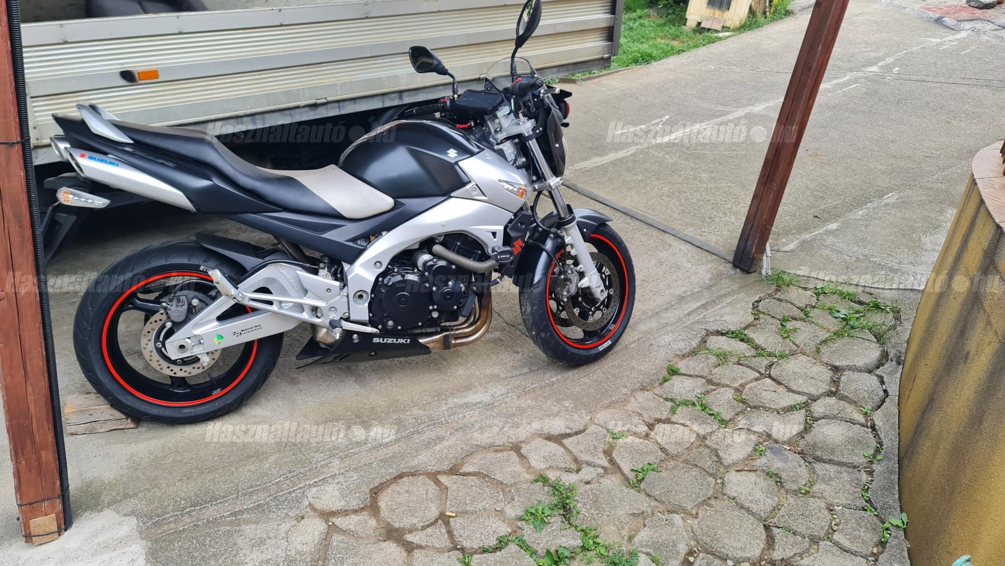 SUZUKI GSR 600 2006/7 - 1
