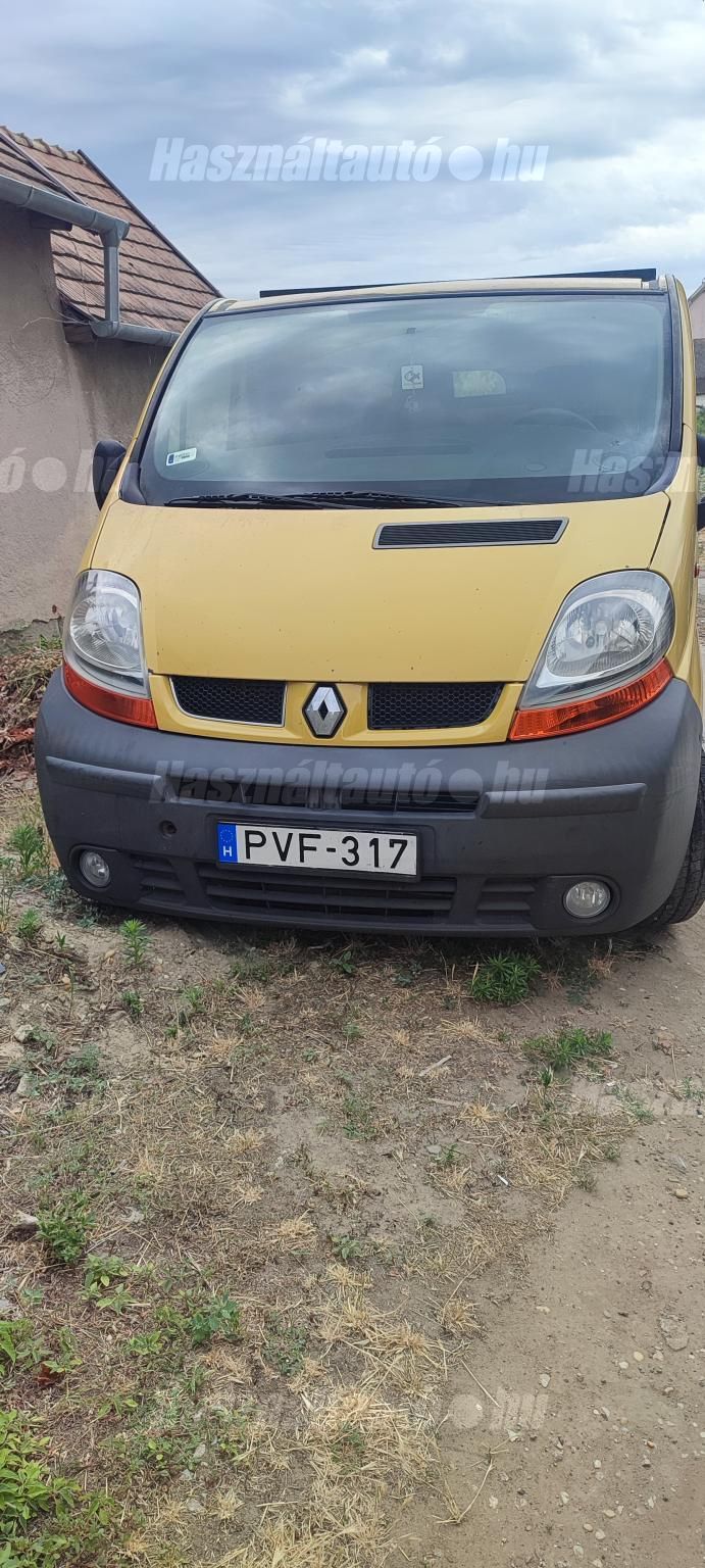 RENAULT TRAFIC 2004/6 - 1