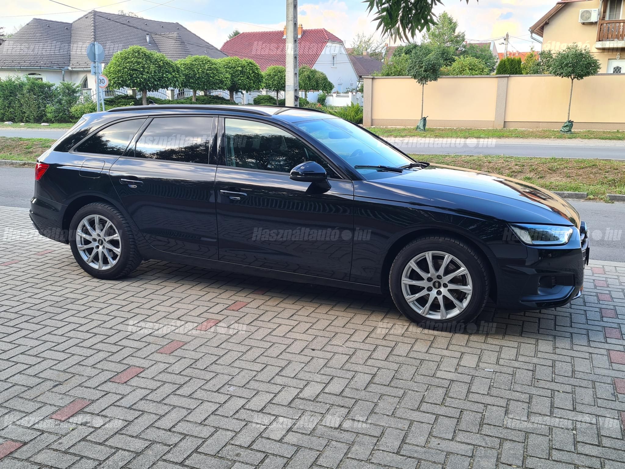 AUDI A4 2022/8 - 1