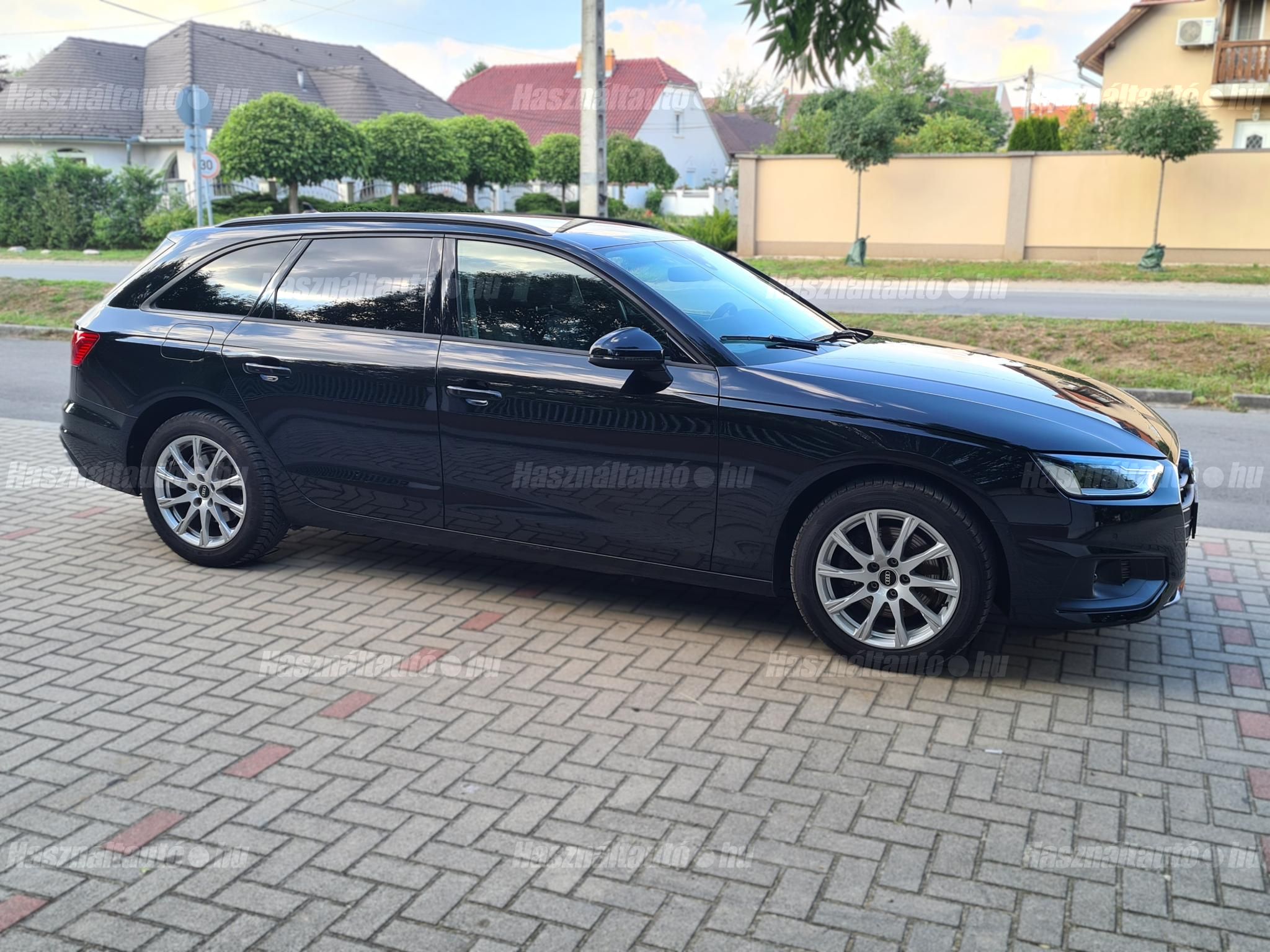 AUDI A4 2022/8 - 1