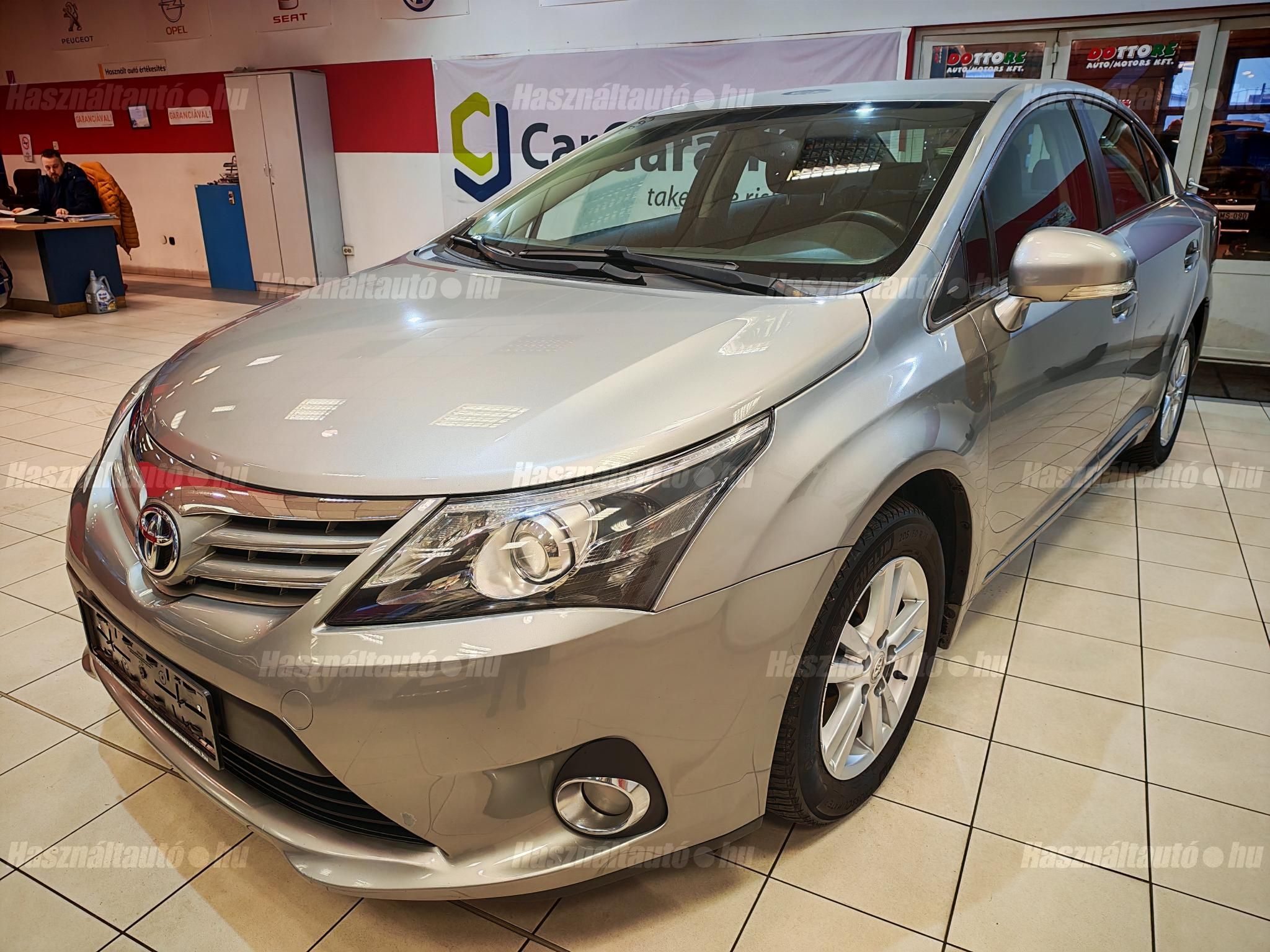 TOYOTA AVENSIS 2012/9 - 1