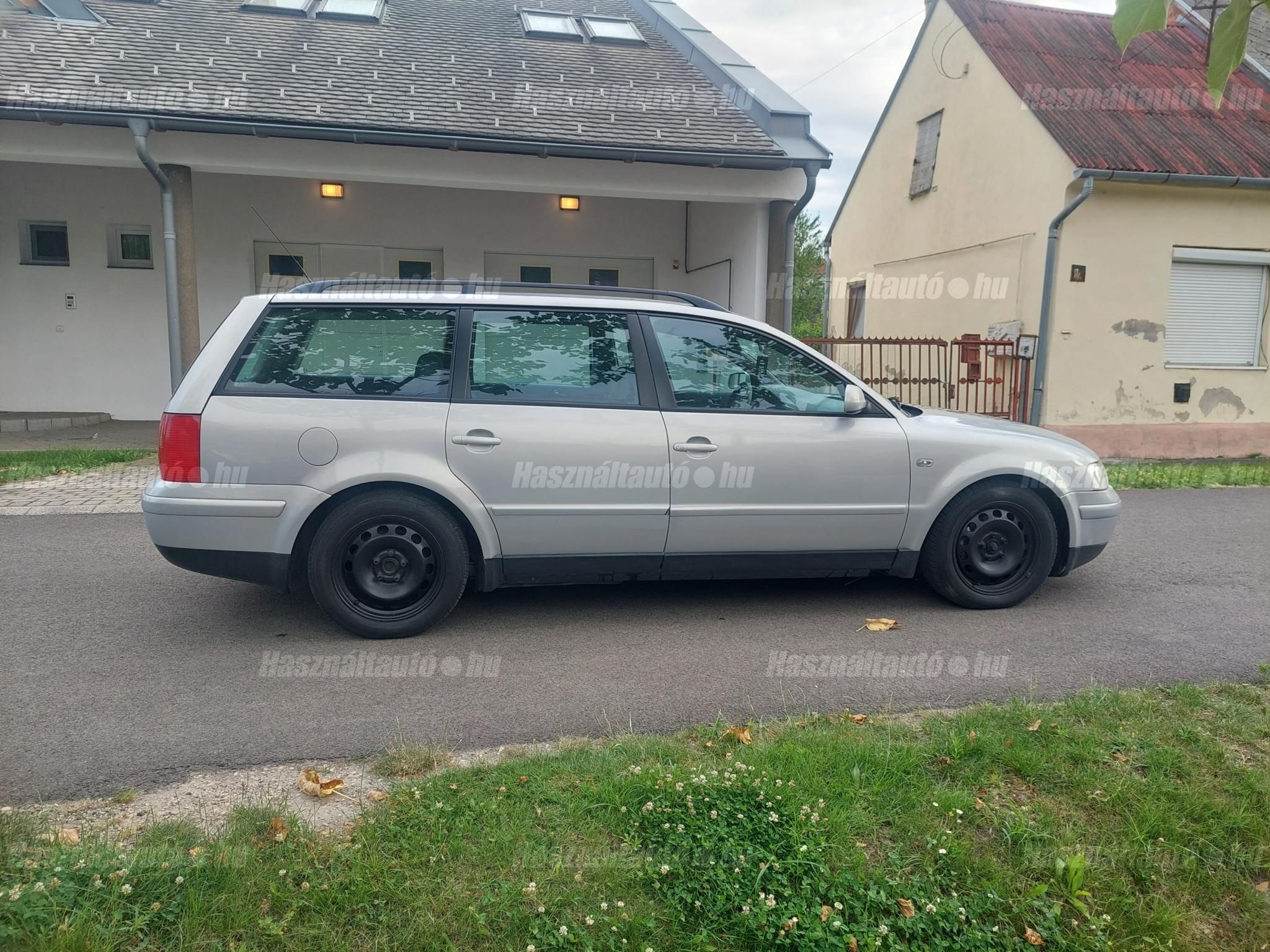 VOLKSWAGEN PASSAT V 2000/6 - 1