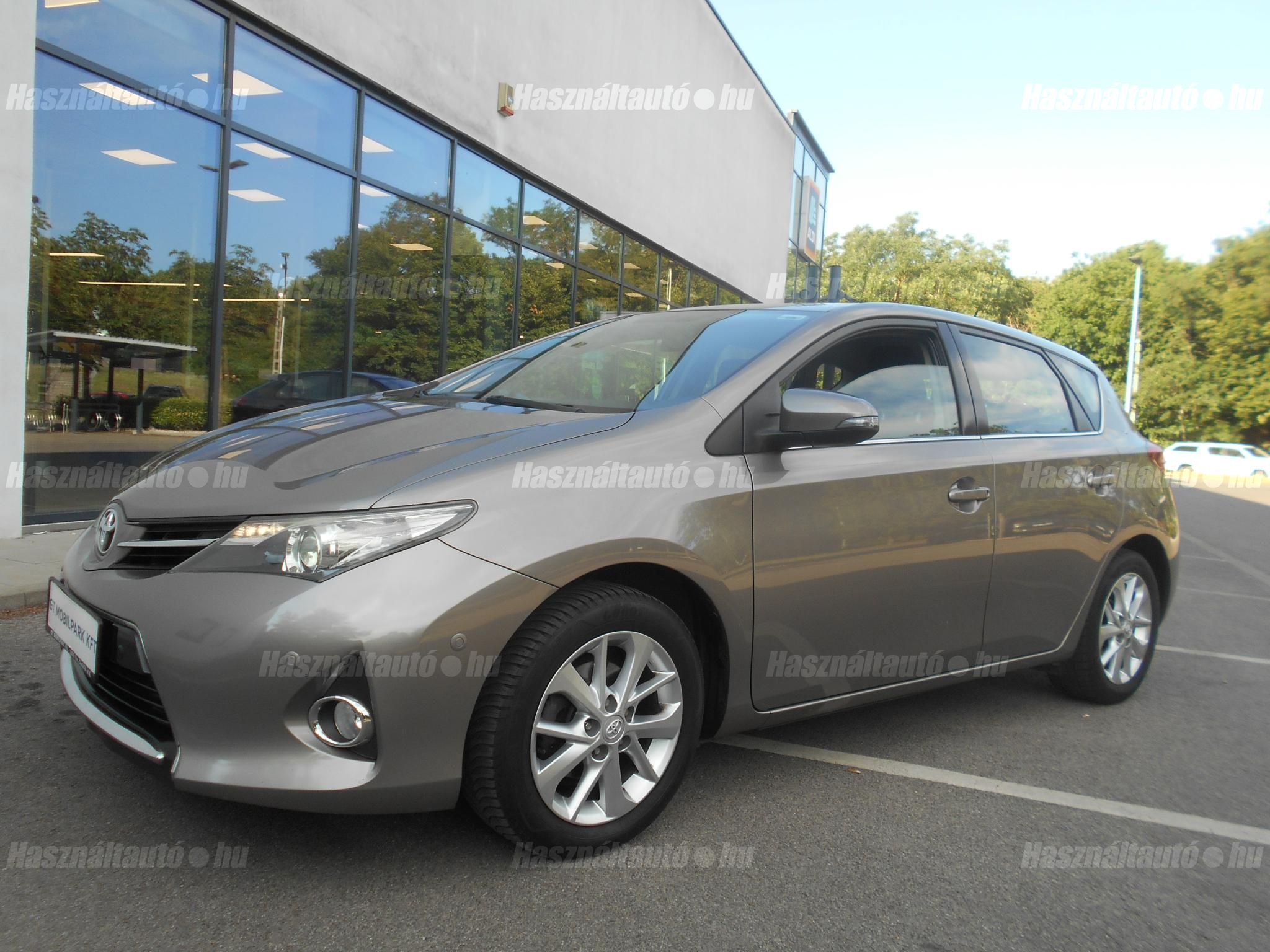 TOYOTA AURIS 2014/6 - 1