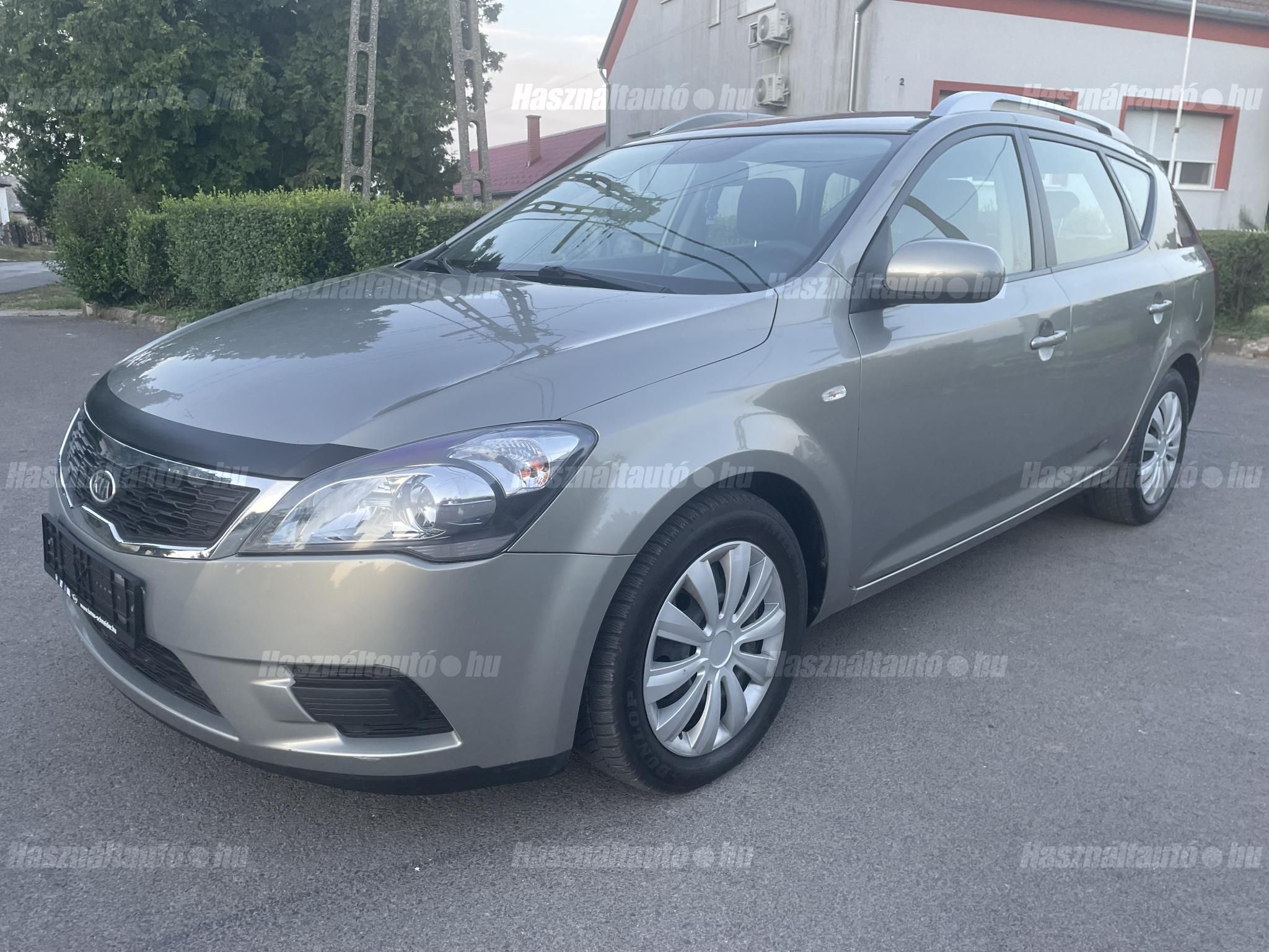 KIA CEE'D 2012/5 - 1