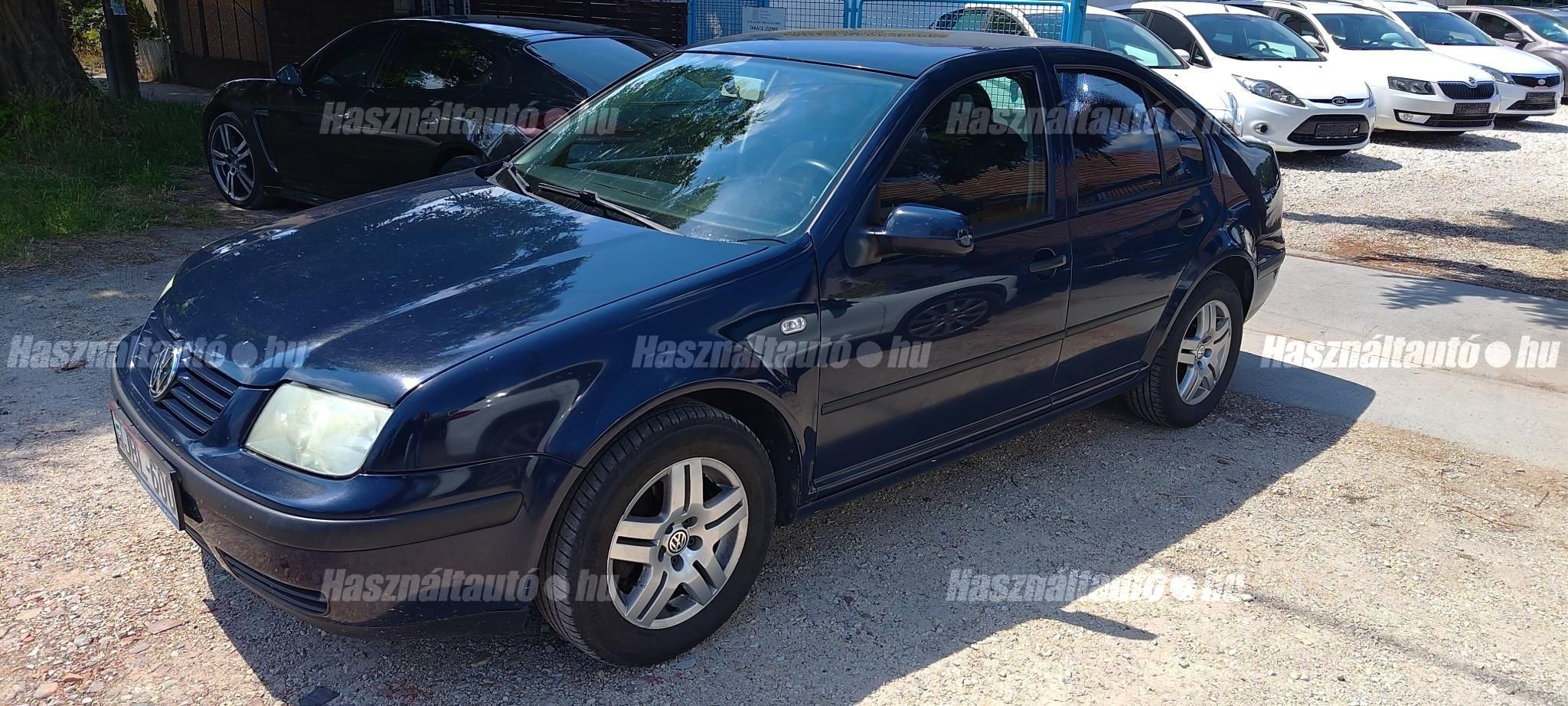 VOLKSWAGEN BORA 2002/8 - 1