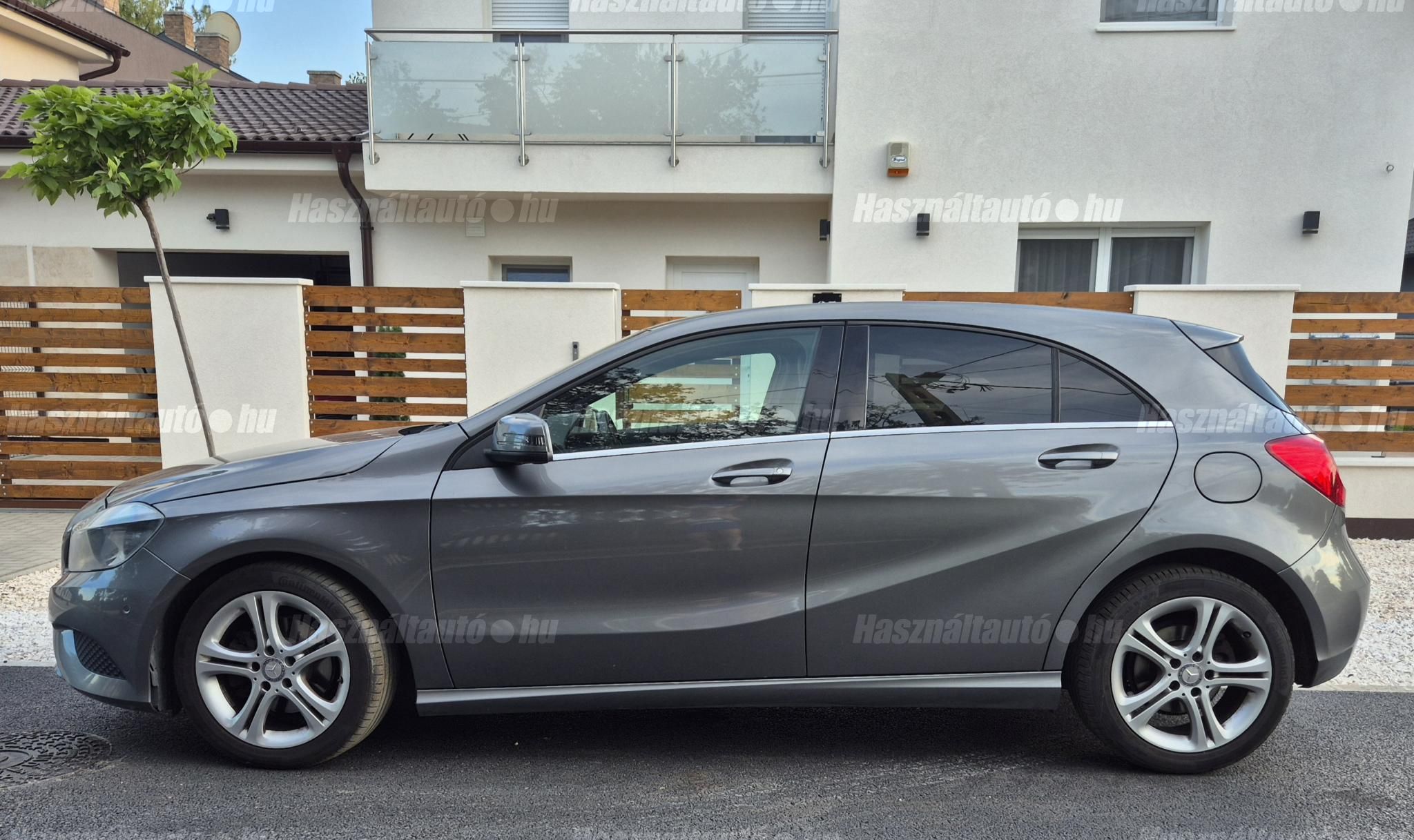 MERCEDES-BENZ A 180 2013/2 - 1