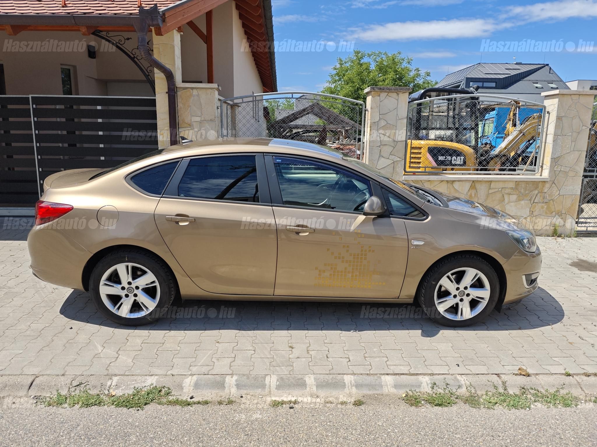 OPEL ASTRA J 2013/8 - 1