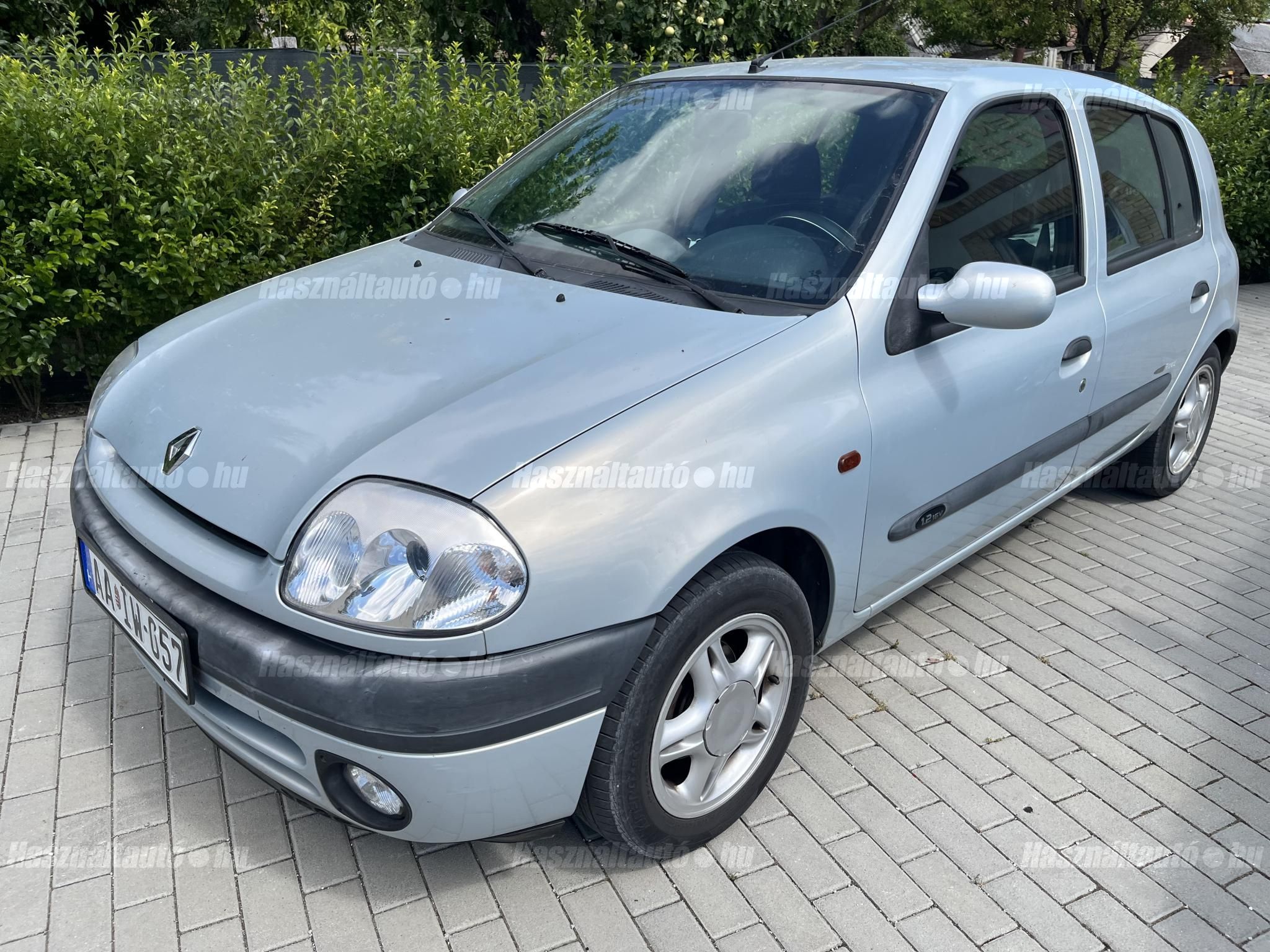 RENAULT CLIO 2001 - 1