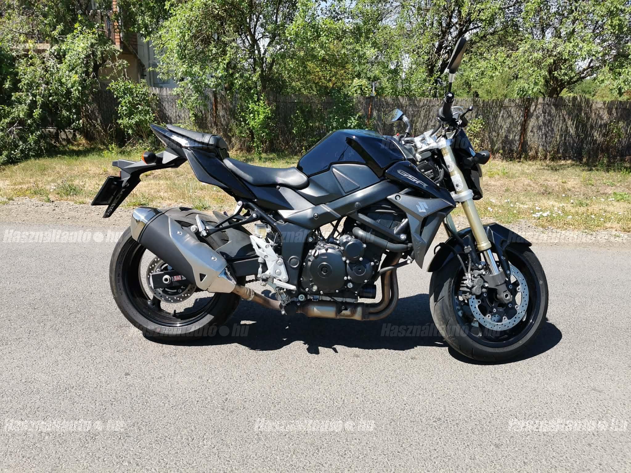 SUZUKI GSR 750 2011/6 - 1
