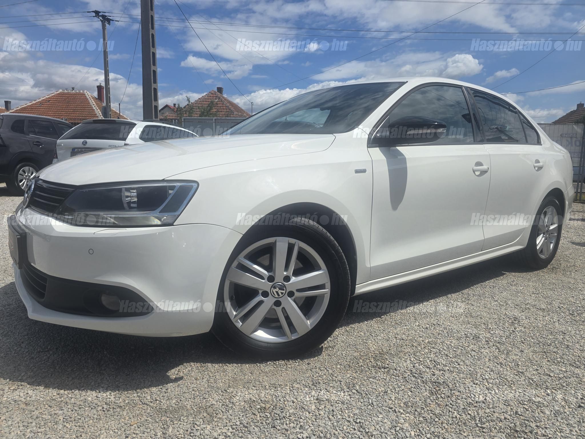 VOLKSWAGEN JETTA 2013/2 - 1