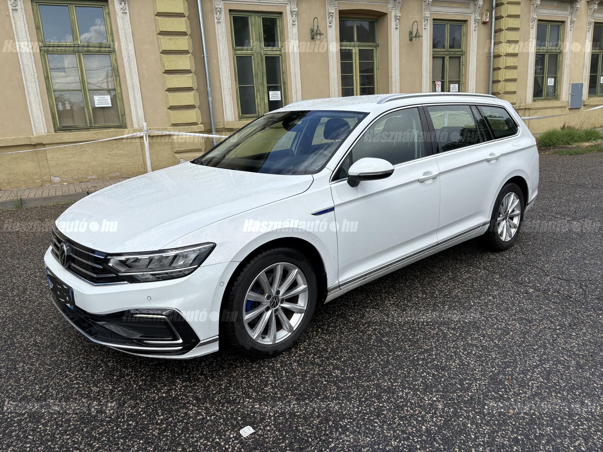 VOLKSWAGEN PASSAT 2022/3 - 1