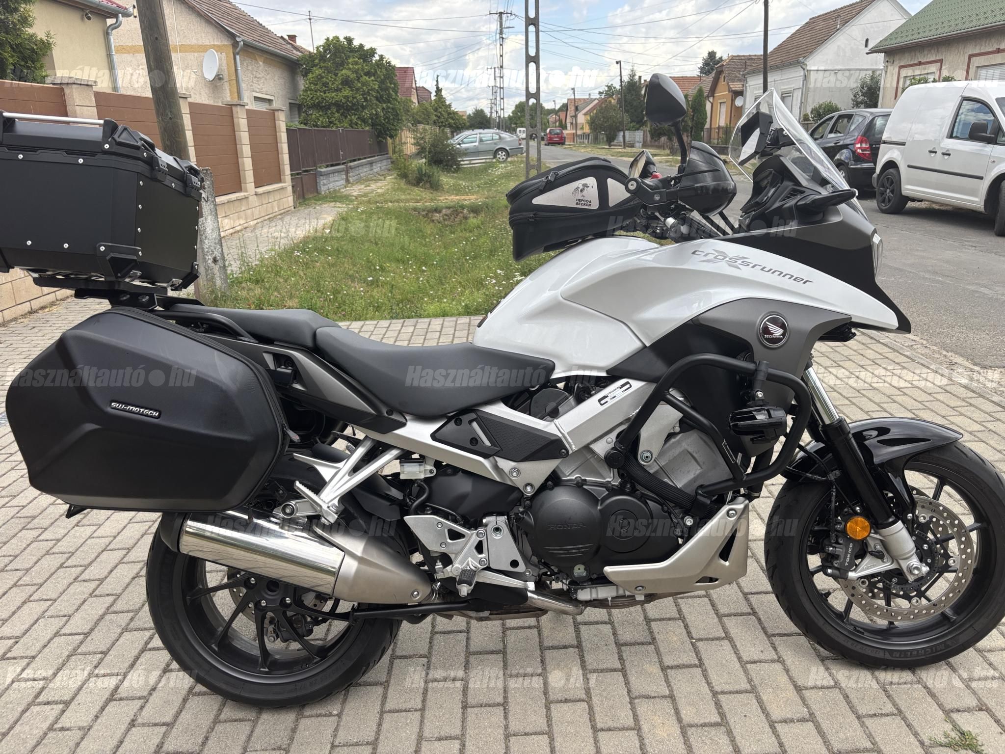 HONDA VFR 800 X 2017/1 - 1