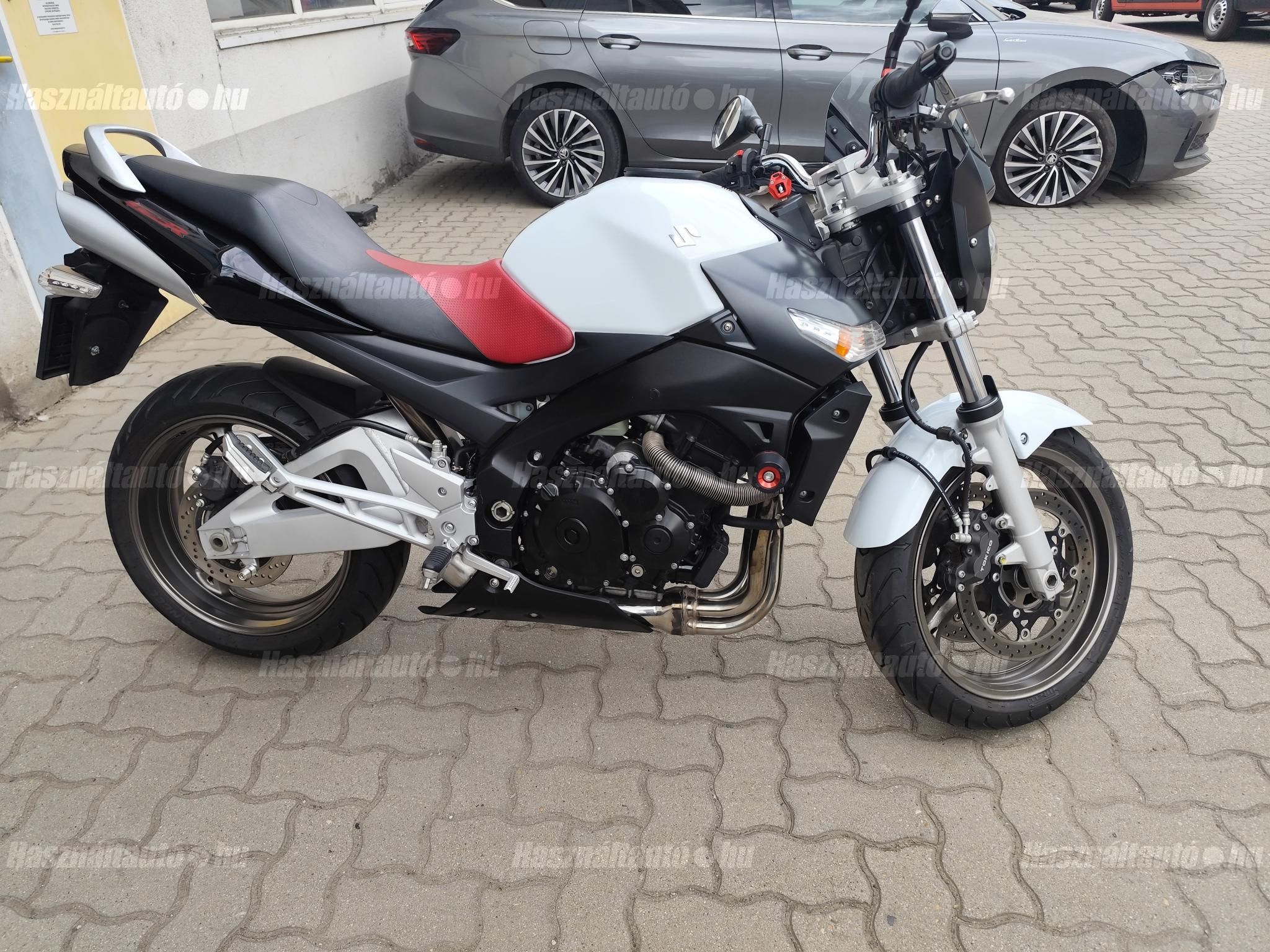 SUZUKI GSR 600 2007 - 1