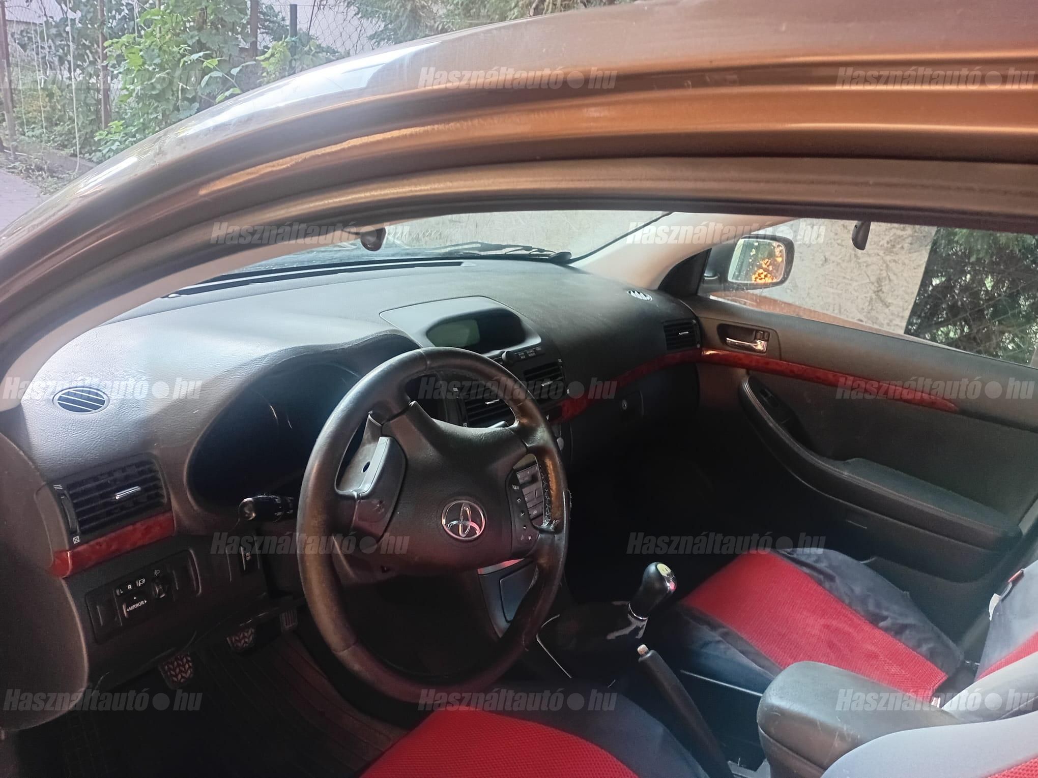 TOYOTA AVENSIS 2003/7 - 1