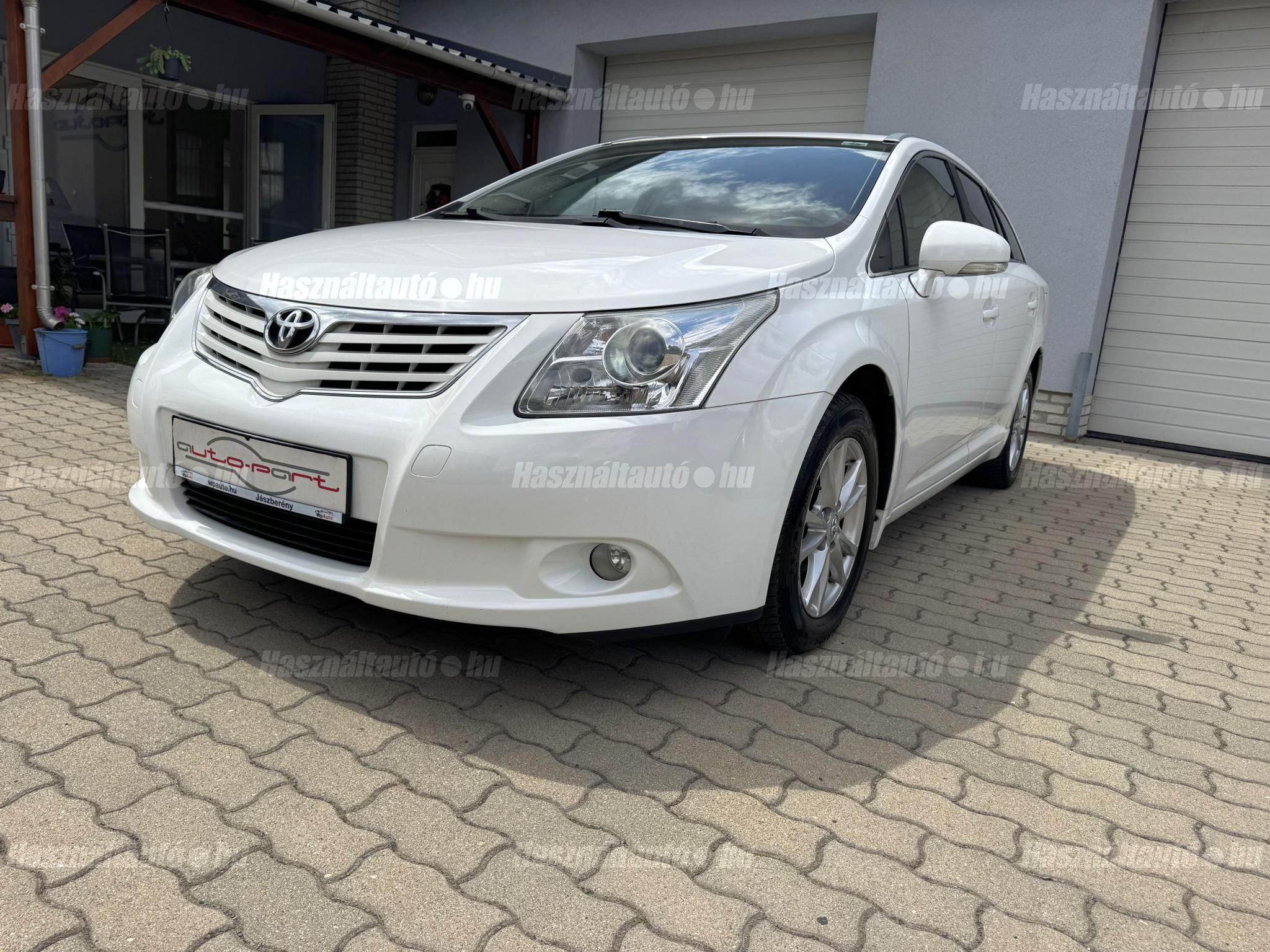 TOYOTA AVENSIS 2011/6 - 1