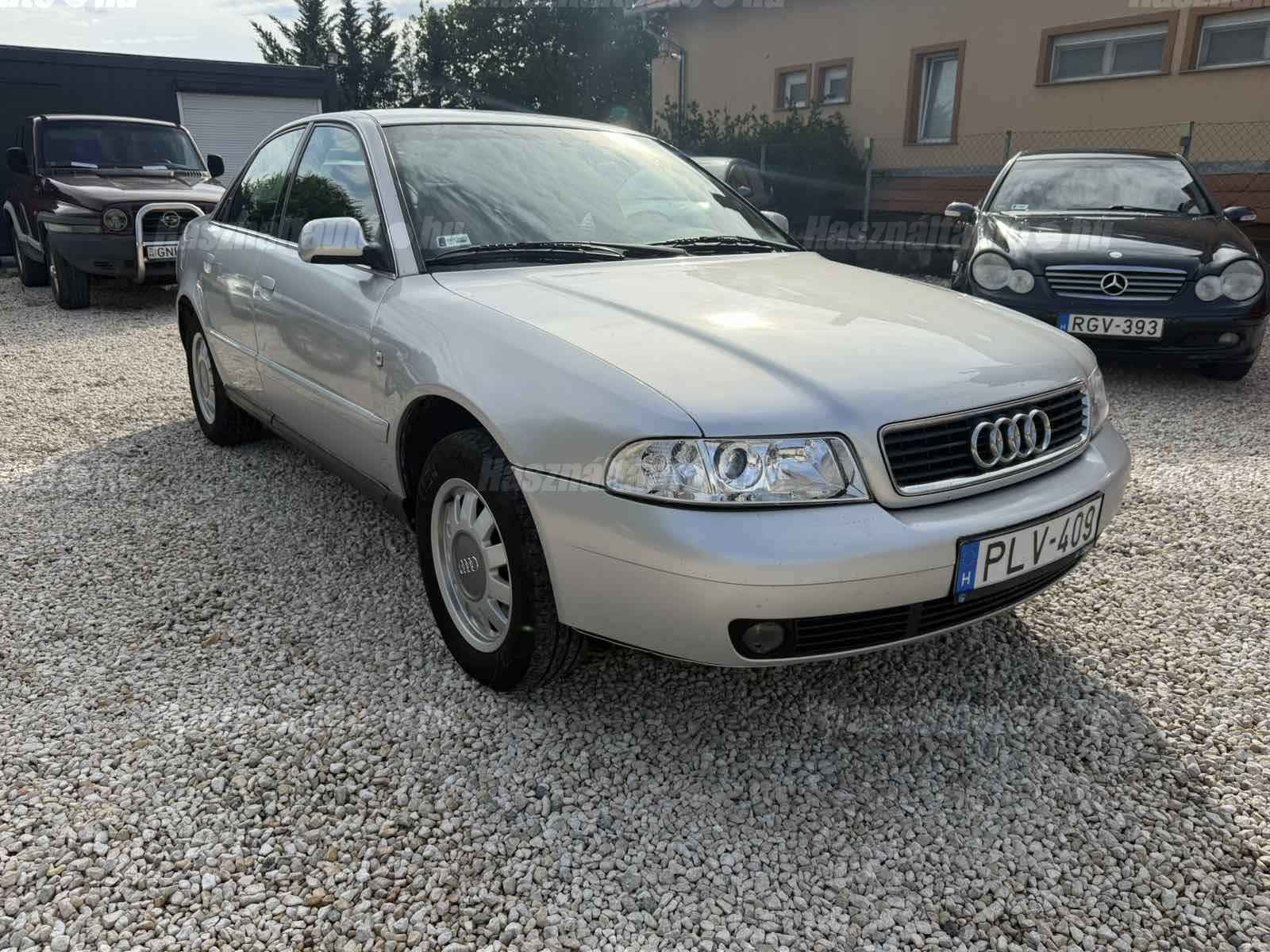 AUDI A4 1999/7 - 1
