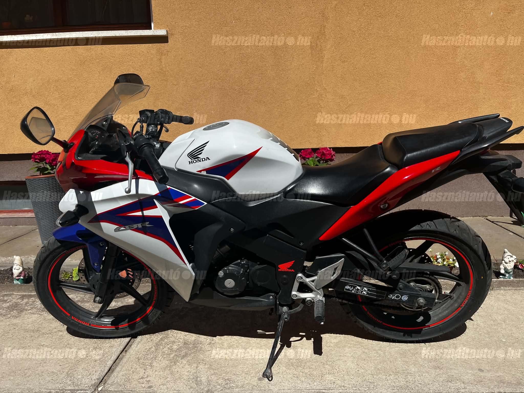 HONDA CBR 125 R 2011/3 - 1