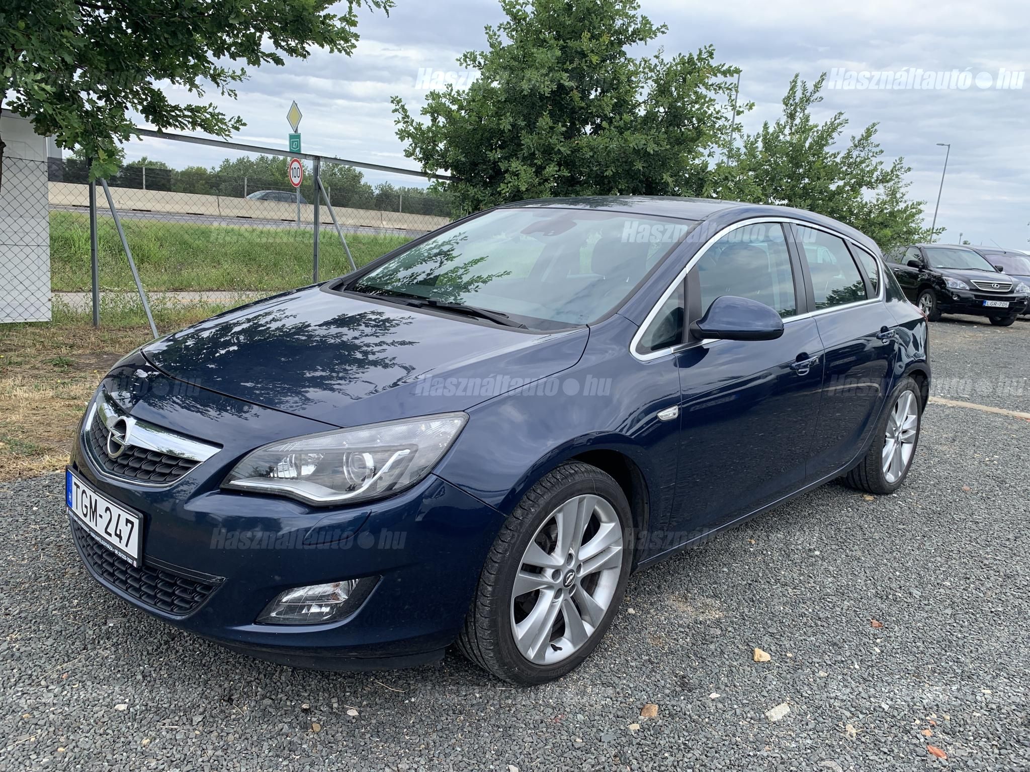 OPEL ASTRA 2010/4 - 1