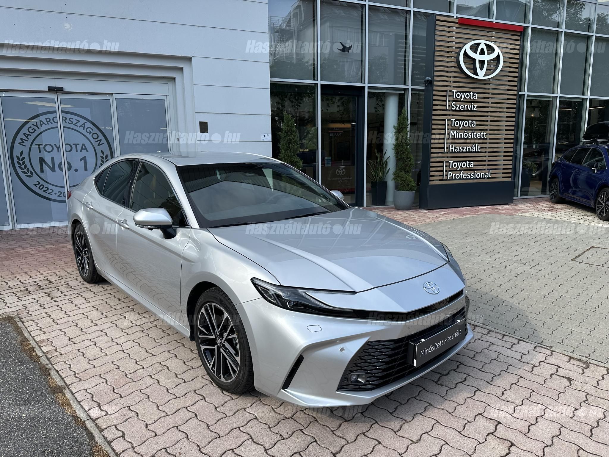 TOYOTA CAMRY 2025/12 - 1