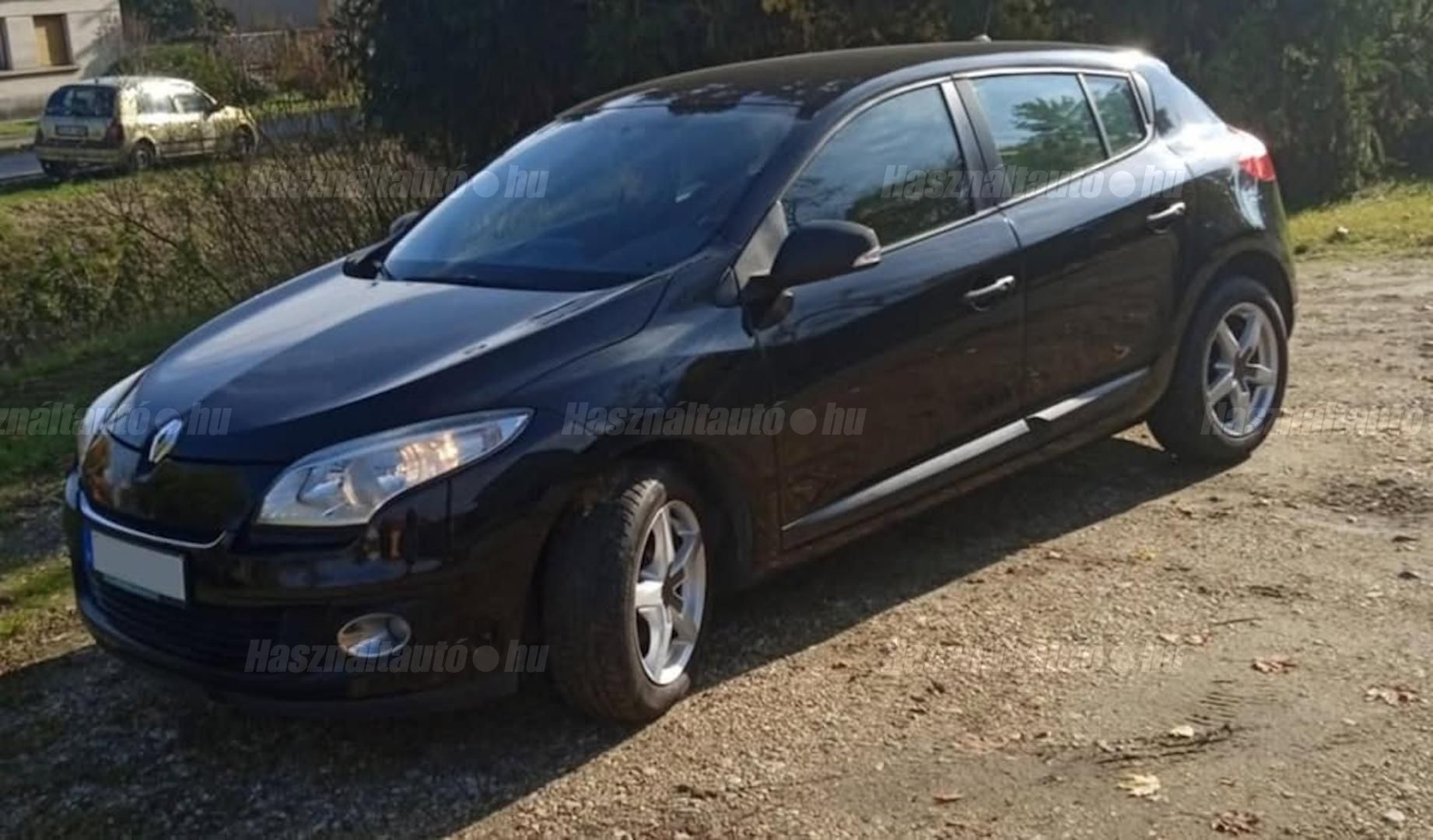 RENAULT MEGANE III side