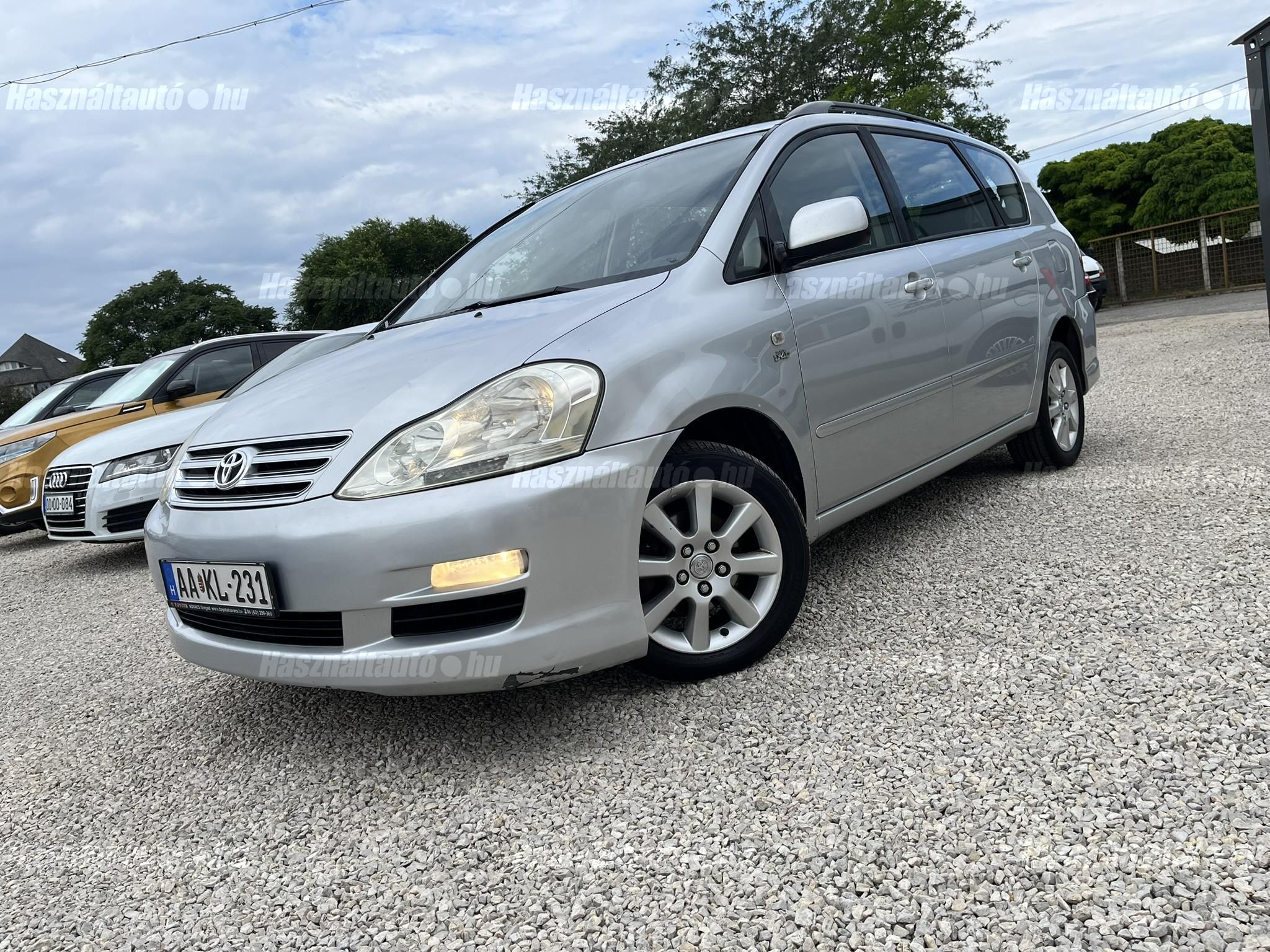 TOYOTA AVENSIS VERSO 2004/4 - 1