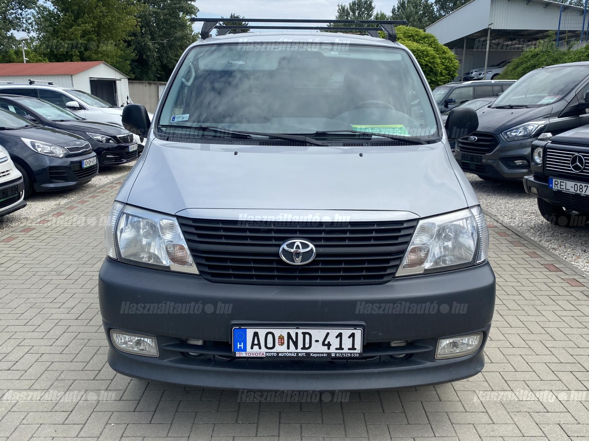 TOYOTA HIACE 2006/12 - 1