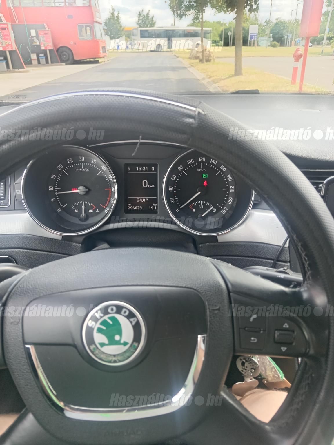 SKODA SUPERB 2012/6 - 1