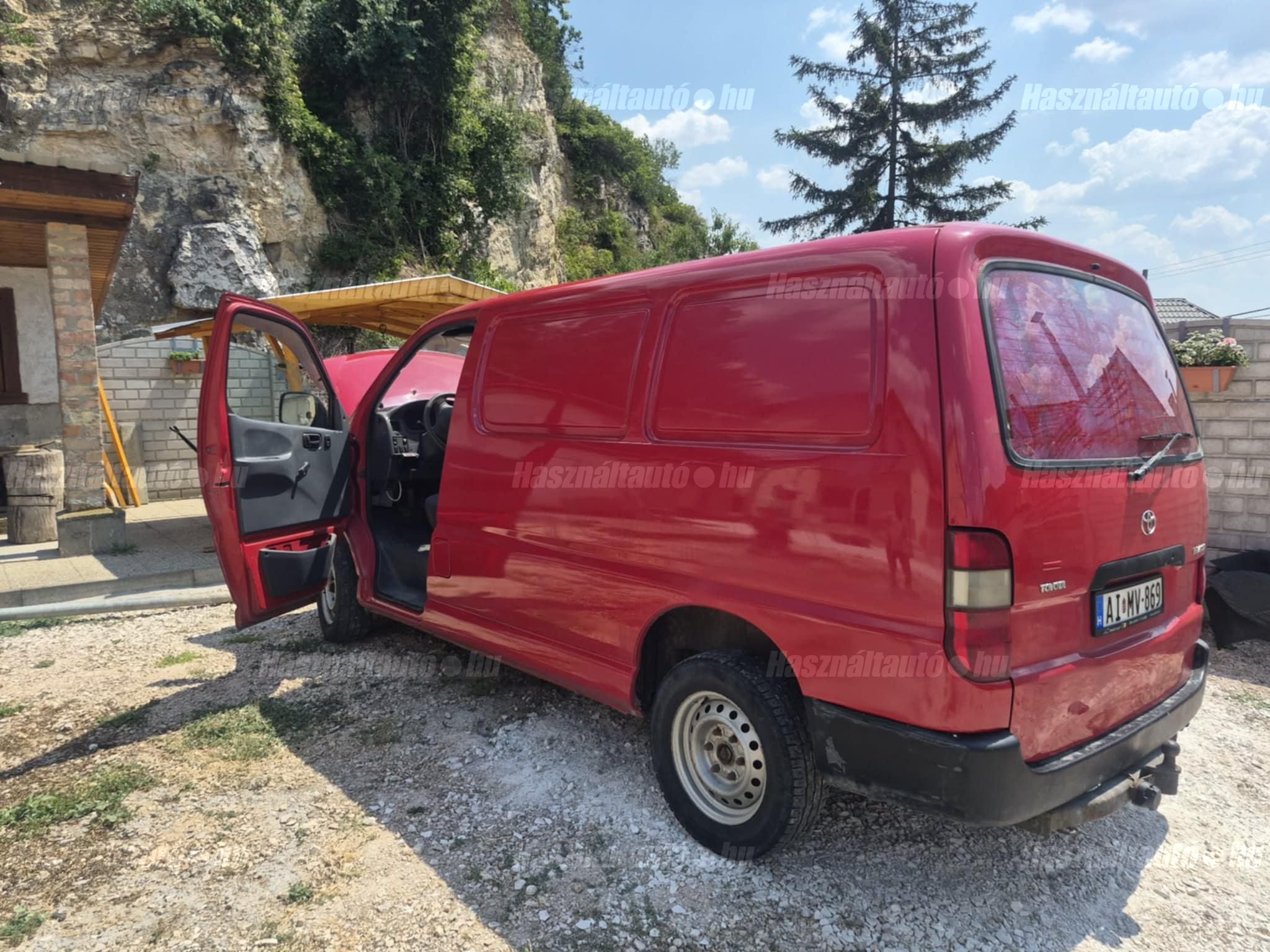 TOYOTA HIACE 2002/8 - 1