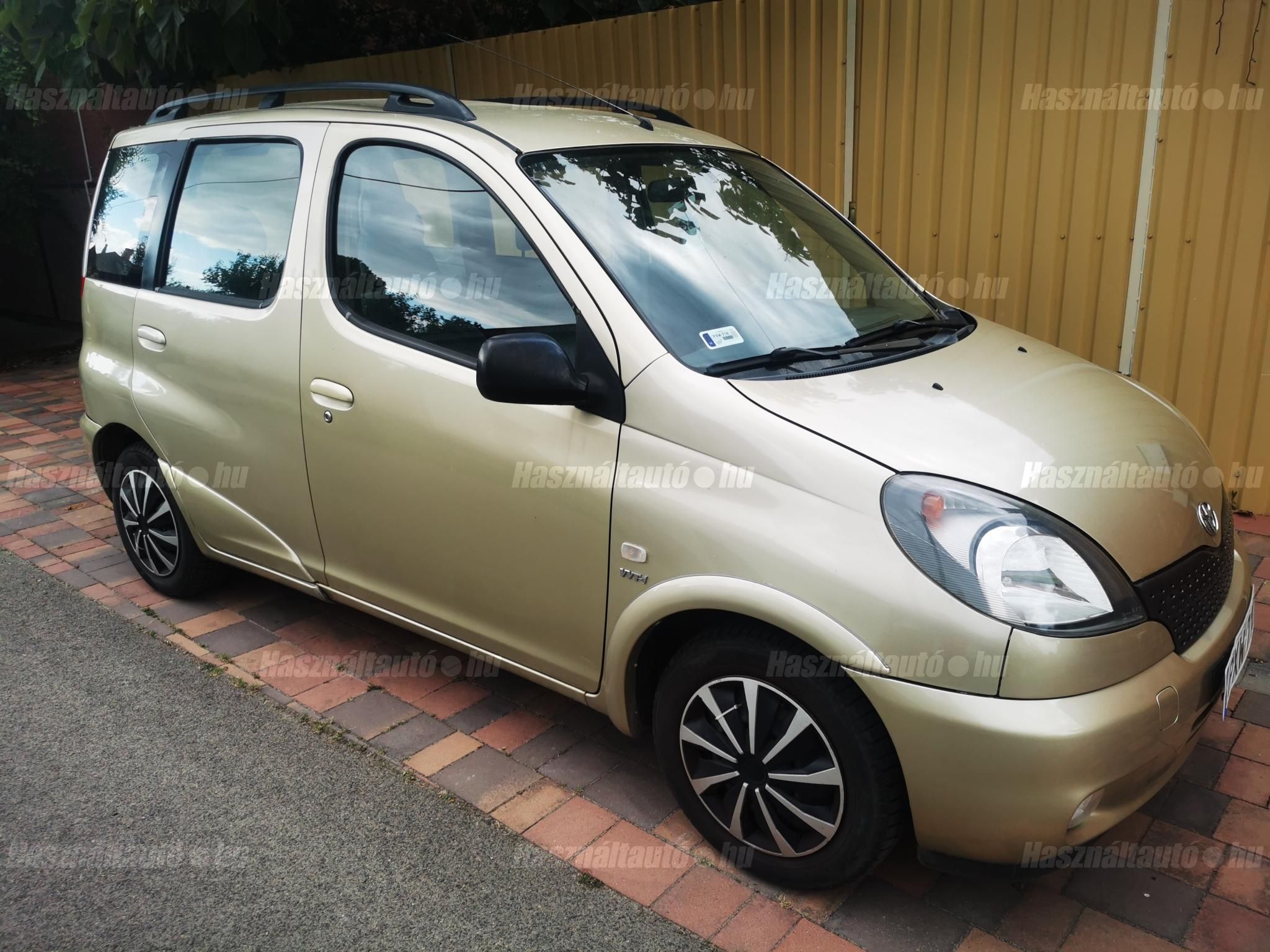 TOYOTA YARIS VERSO 2001/2 - 1