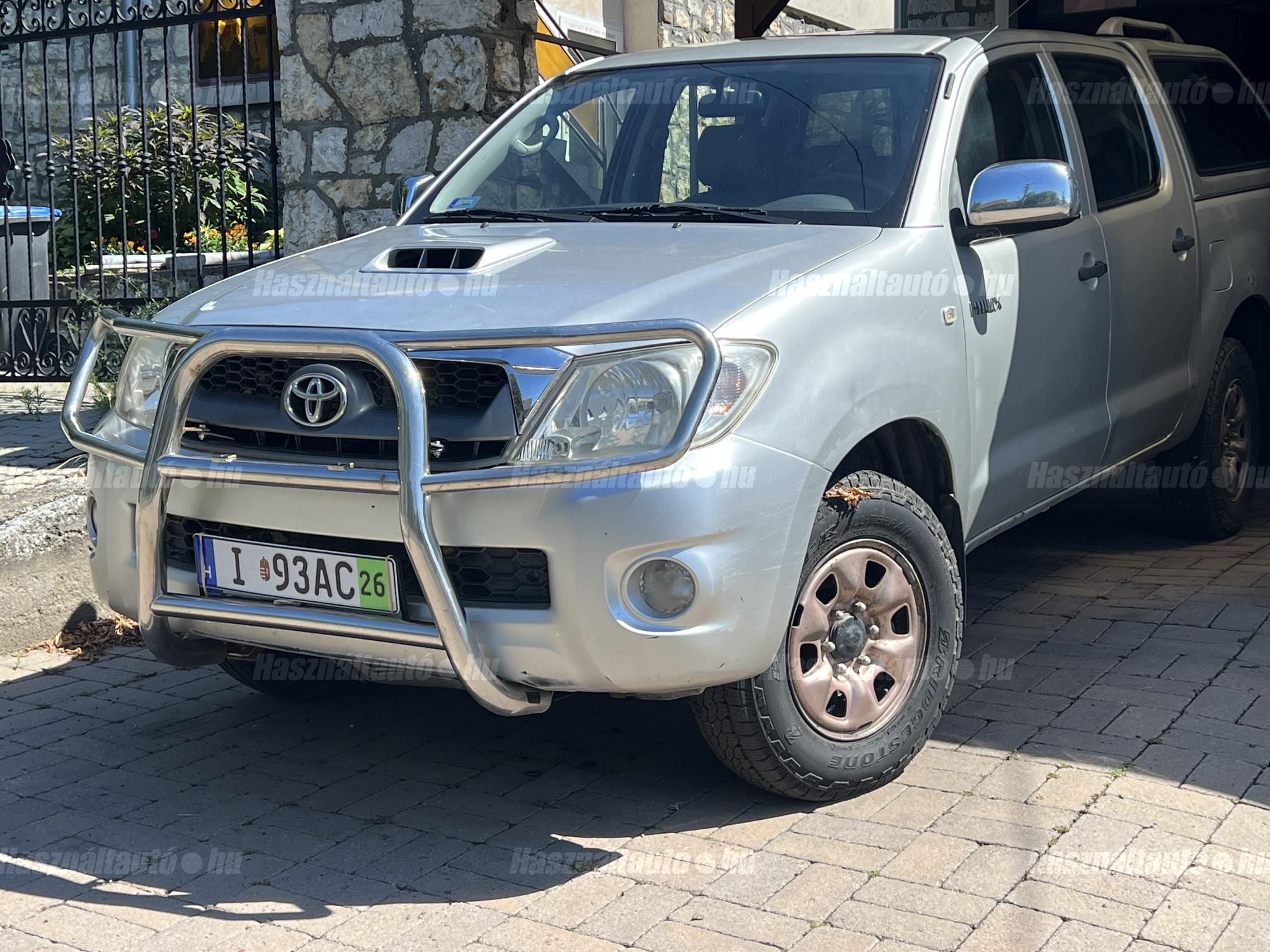 TOYOTA HILUX 2011/8 - 1