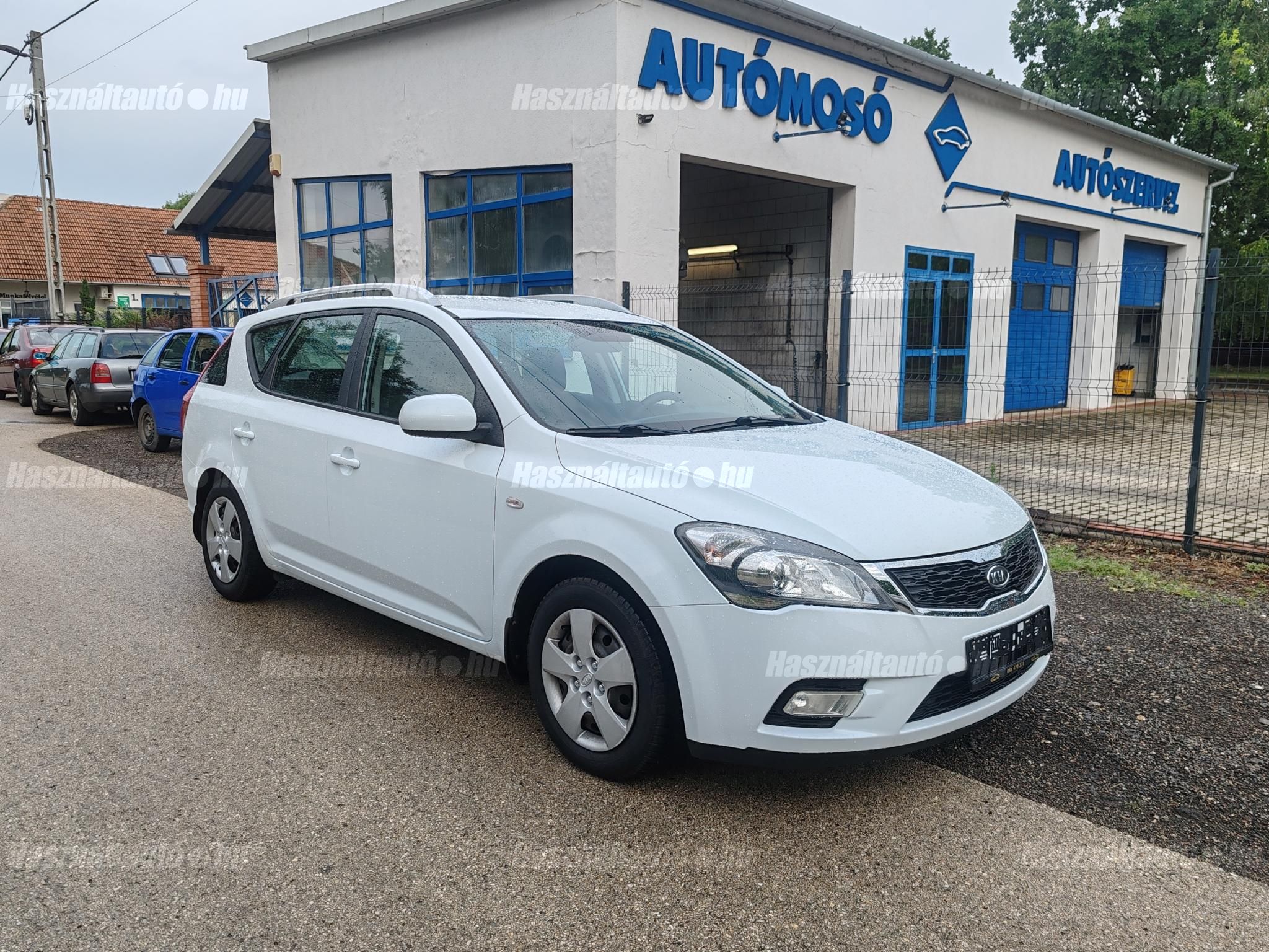 KIA CEE'D 2010/9 - 1