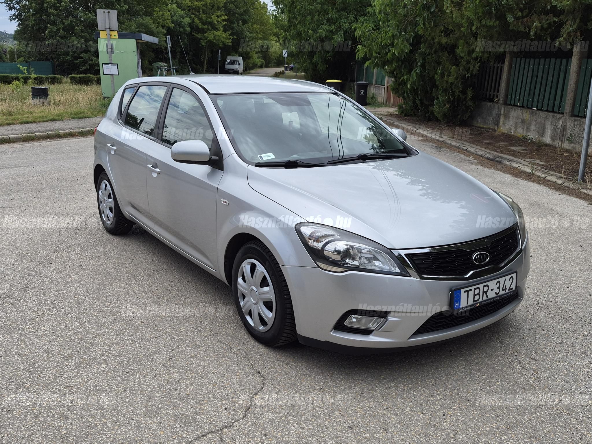 KIA CEE'D 2010/6 - 1