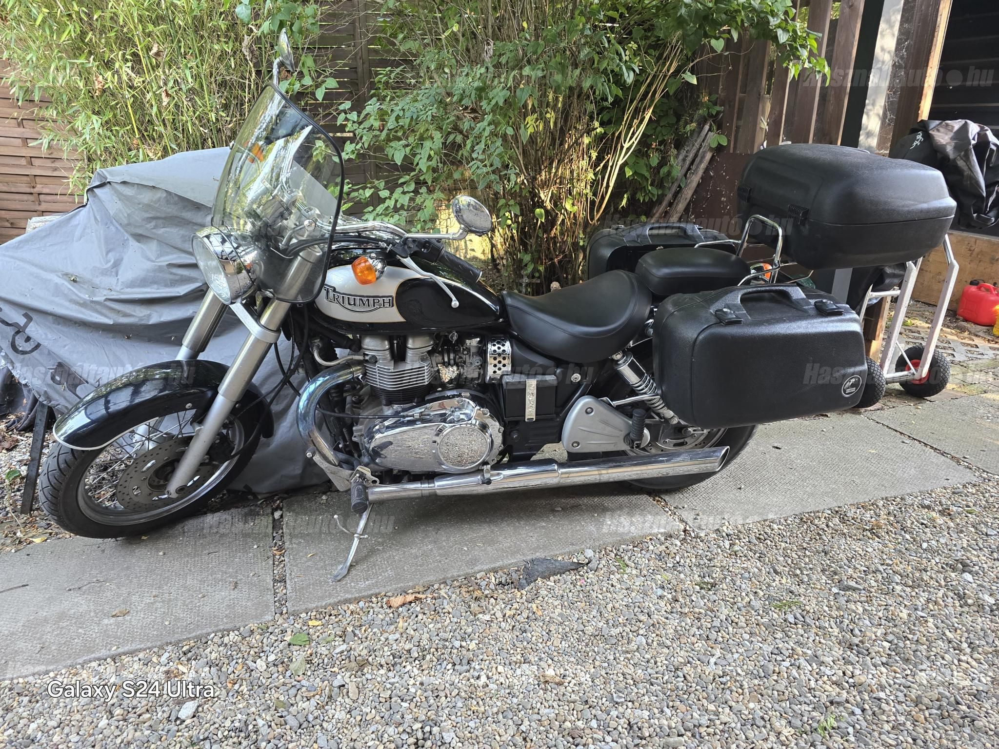 TRIUMPH BONNEVILLE AMERICA 2002/4 - 1