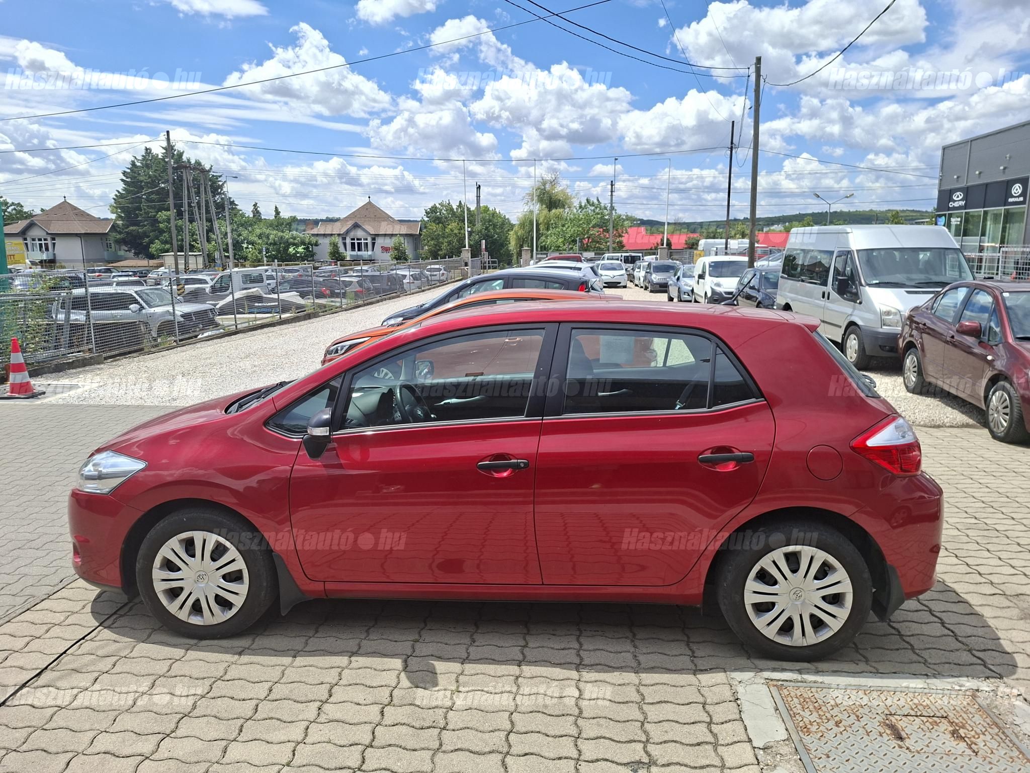 TOYOTA AURIS 2011/8 - 1