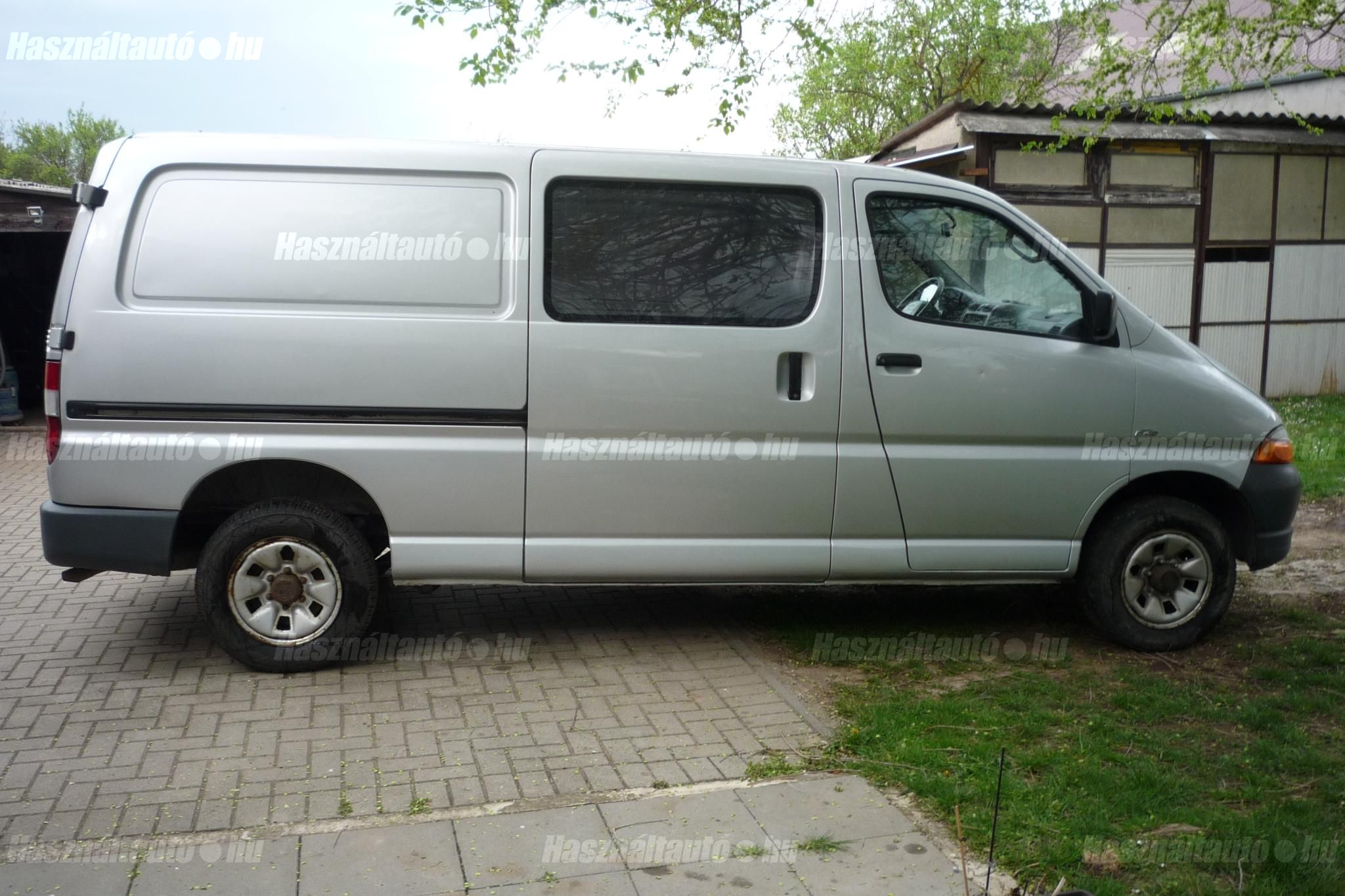 TOYOTA HIACE 2004/5 - 1