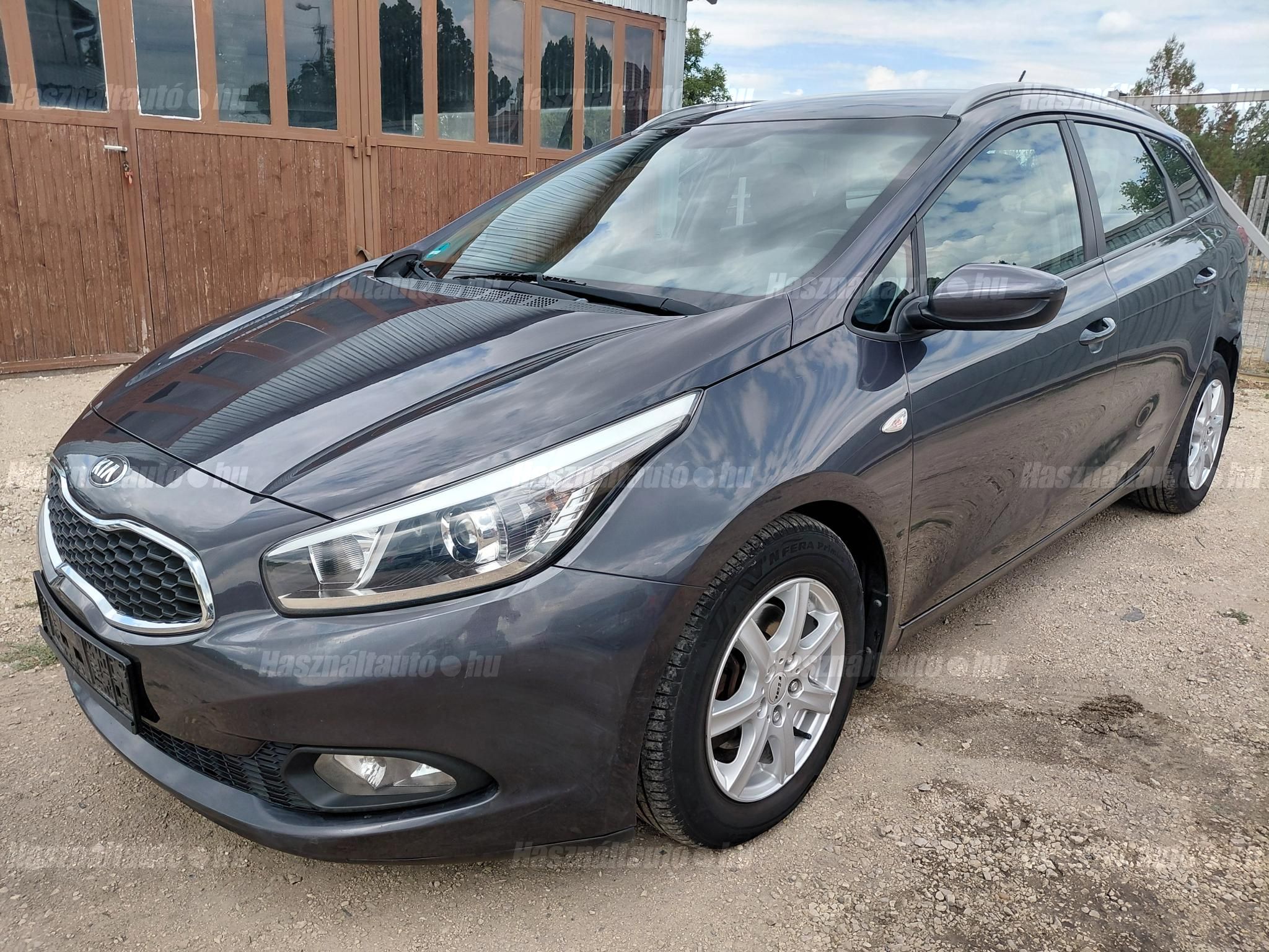 KIA CEE'D 2013/9 - 1