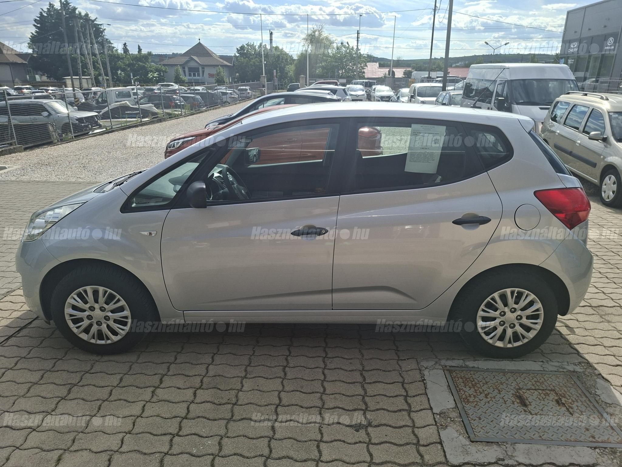 KIA VENGA 2011/6 - 1