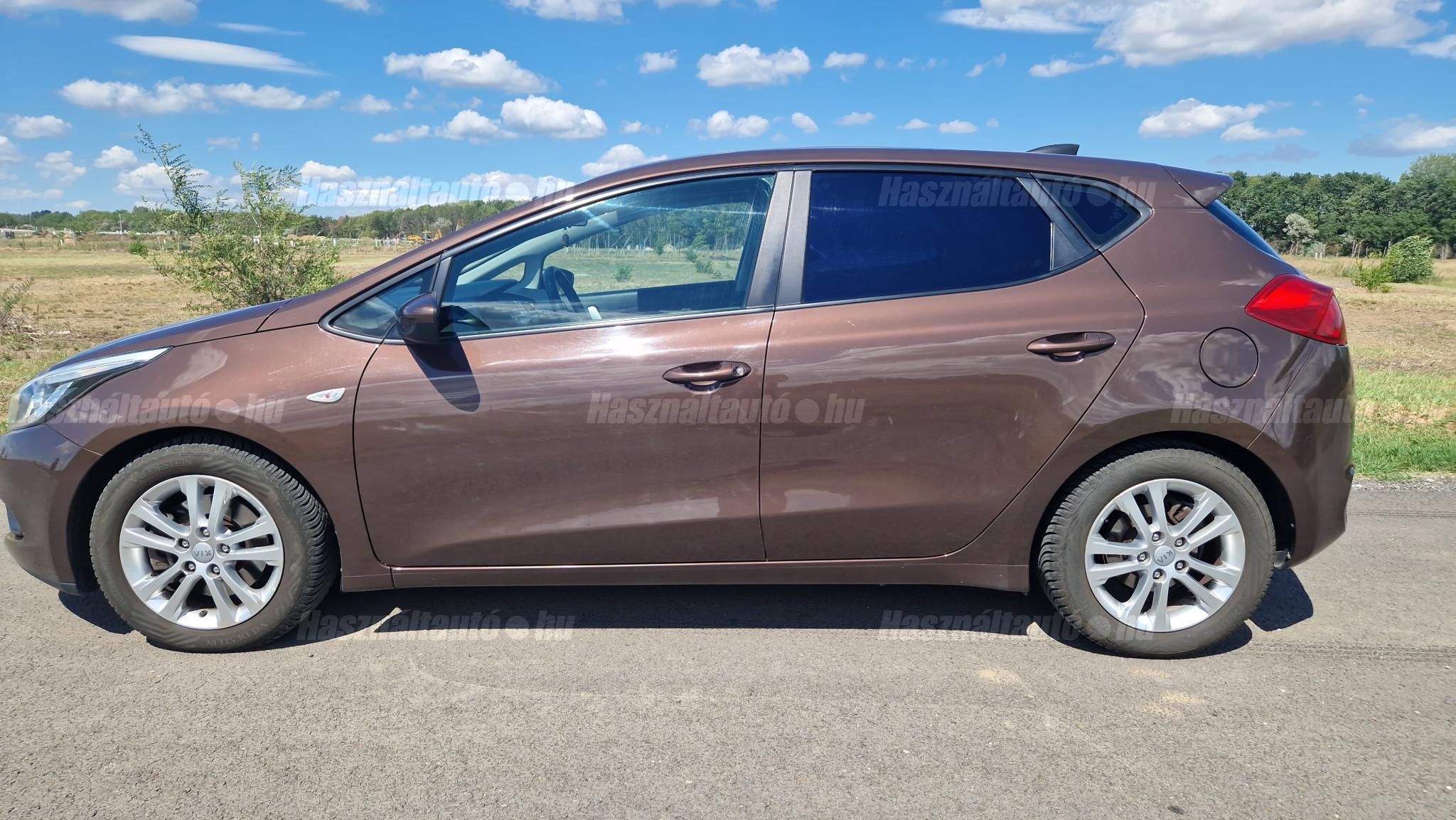 KIA CEE'D 2014/7 - 1