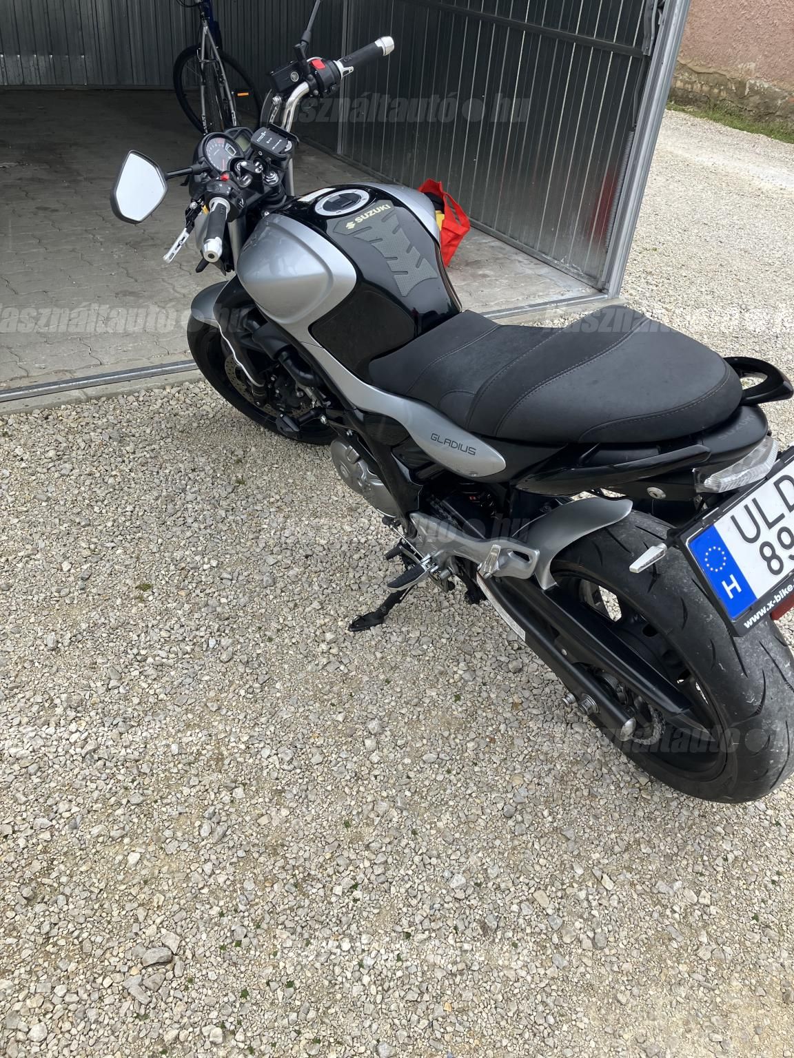 SUZUKI SFV 2011/4 - 1