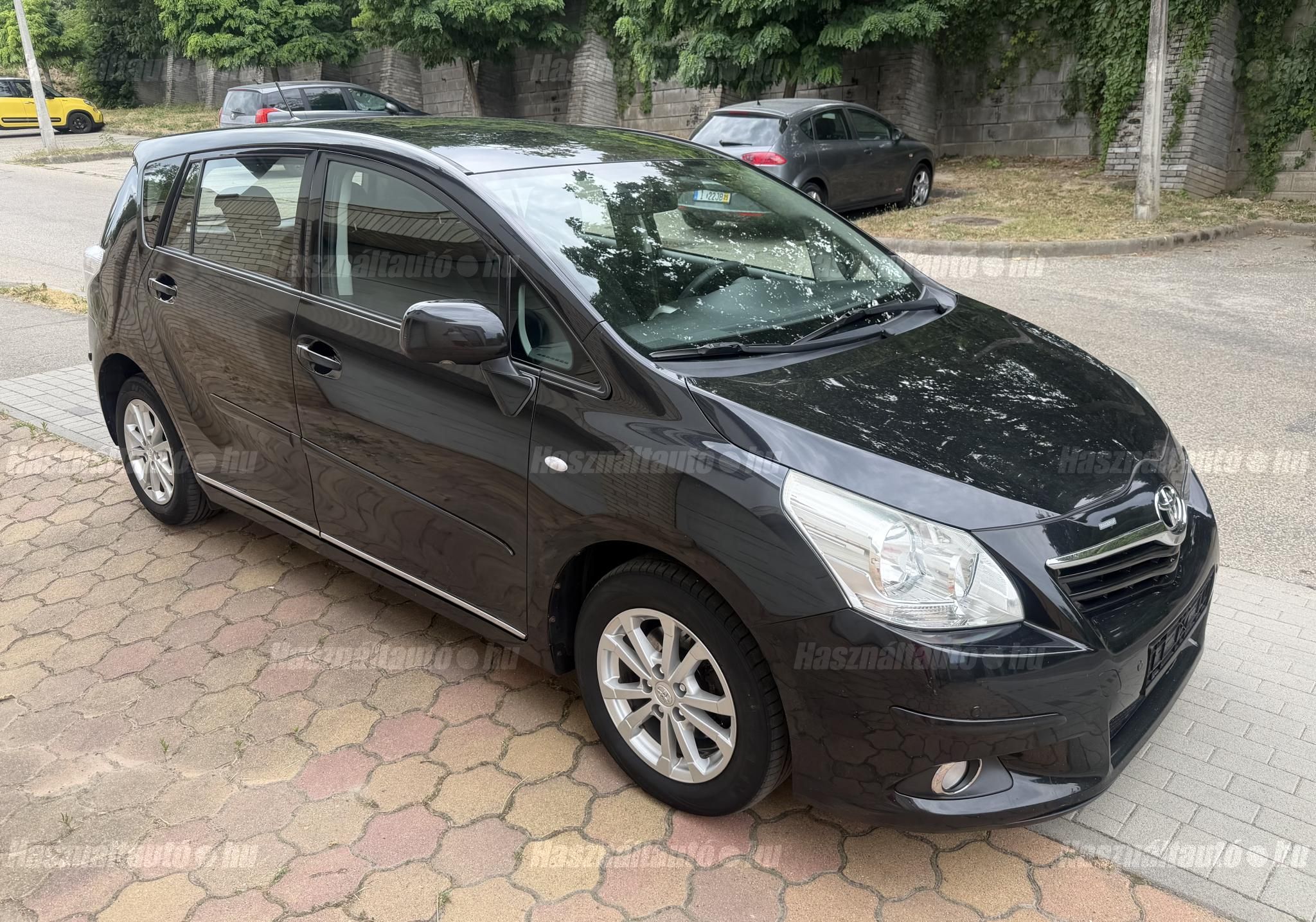 TOYOTA VERSO 2011 - 1