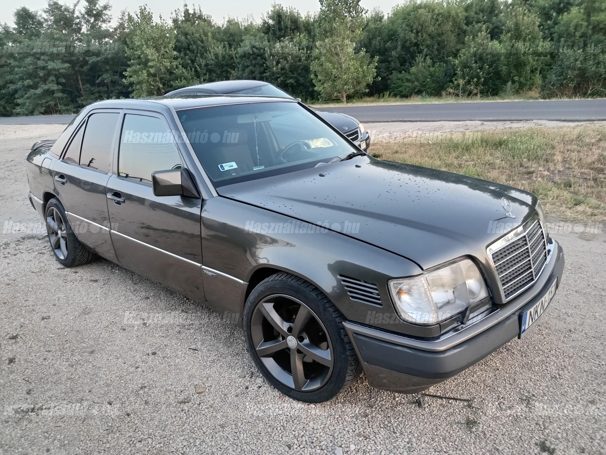 MERCEDES-BENZ E 300 1989 - 1