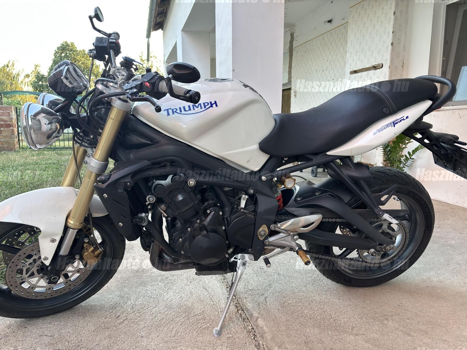 TRIUMPH STREET TRIPLE 675 2010/3 - 1