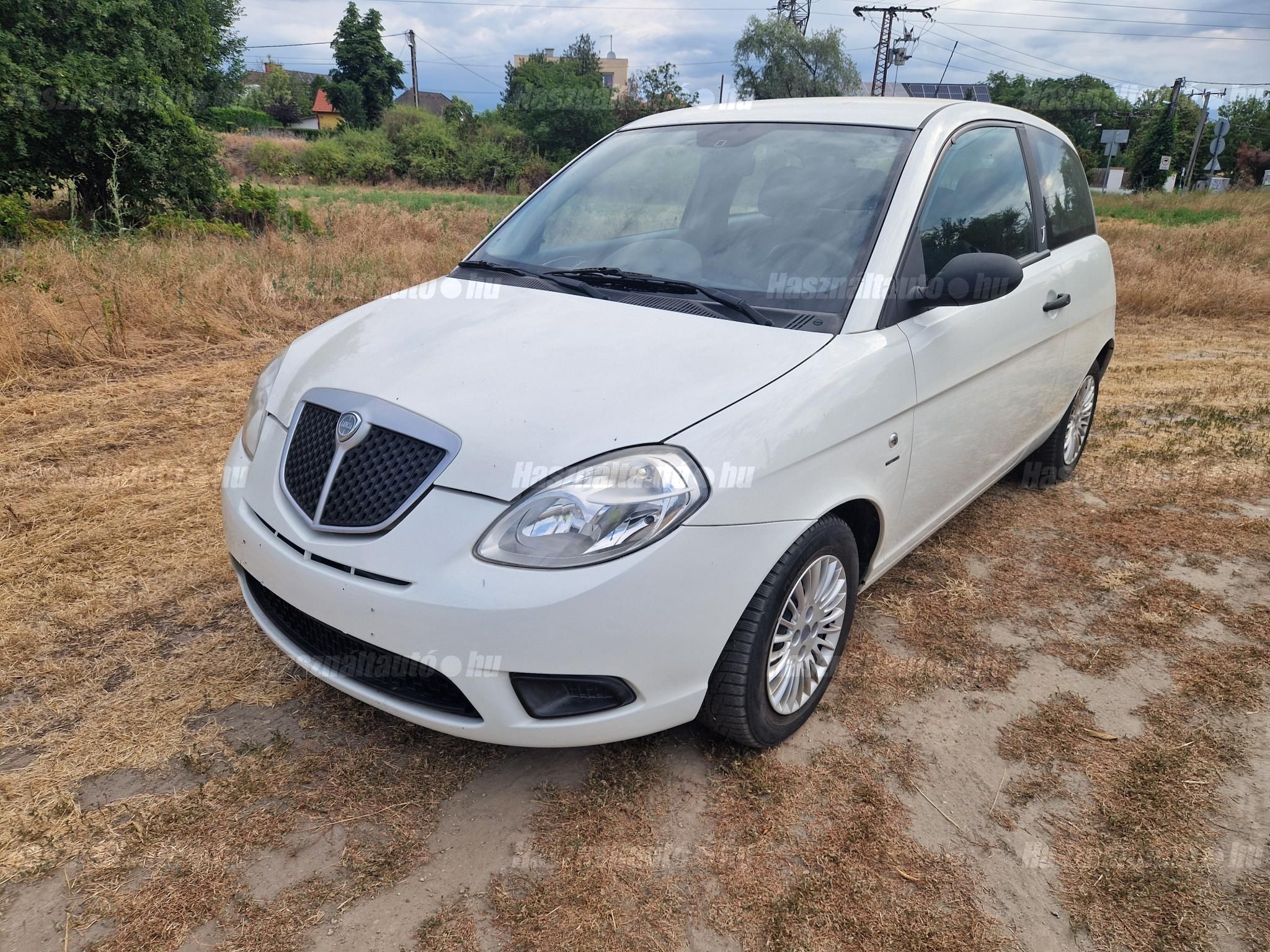 LANCIA YPSILON 2009/10 - 1