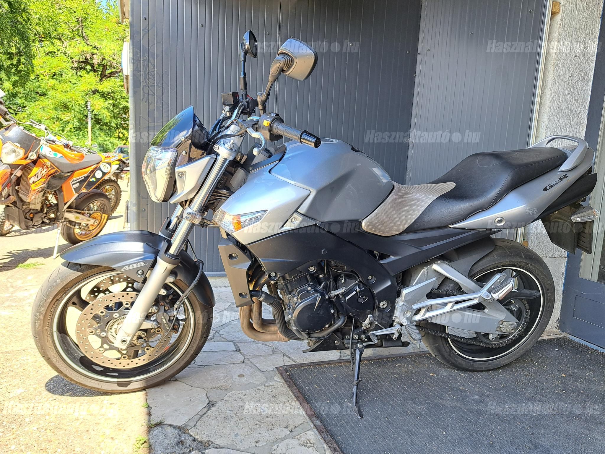 SUZUKI GSR 600 2008 - 1