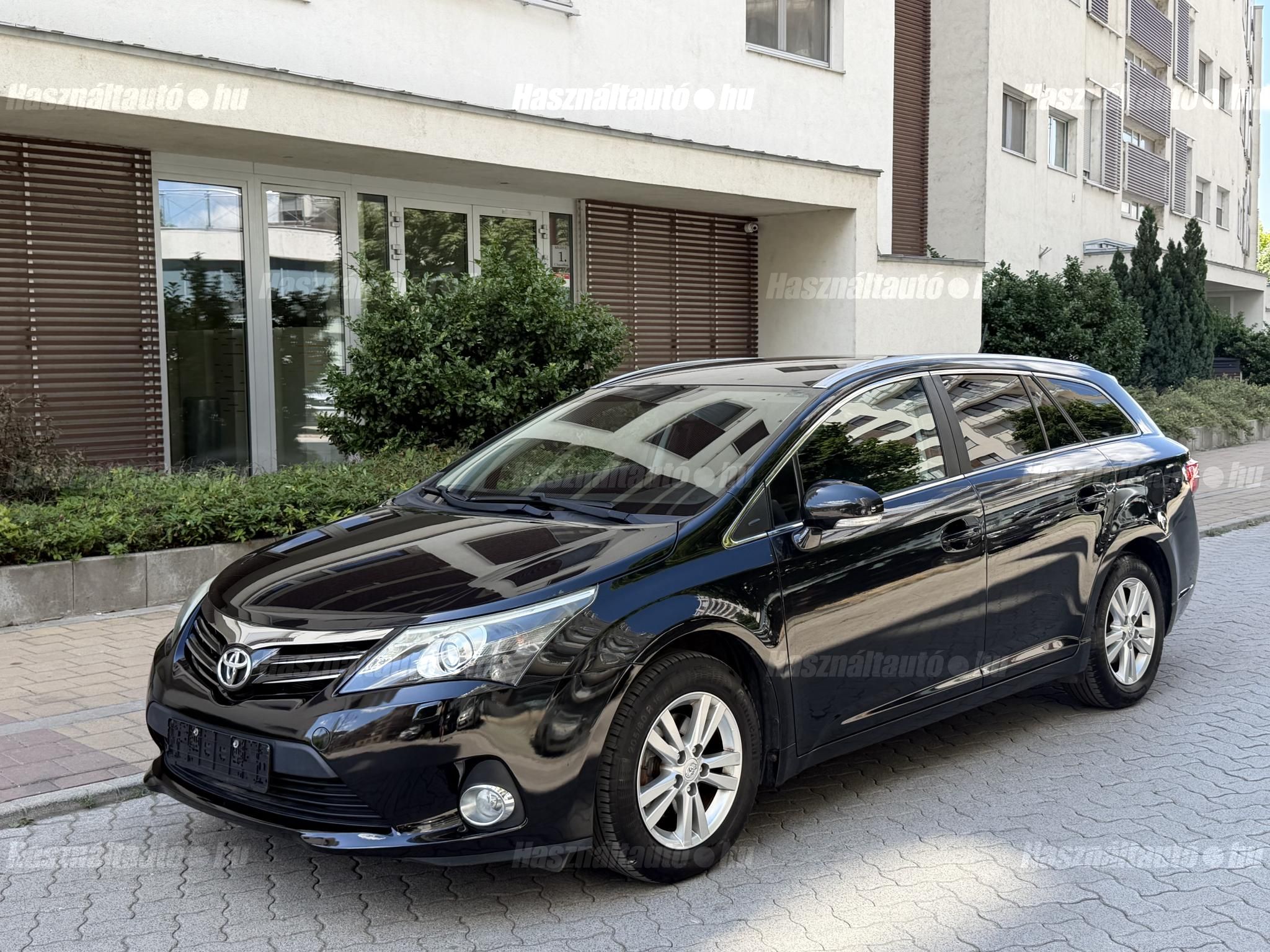 TOYOTA AVENSIS 2013/2 - 1